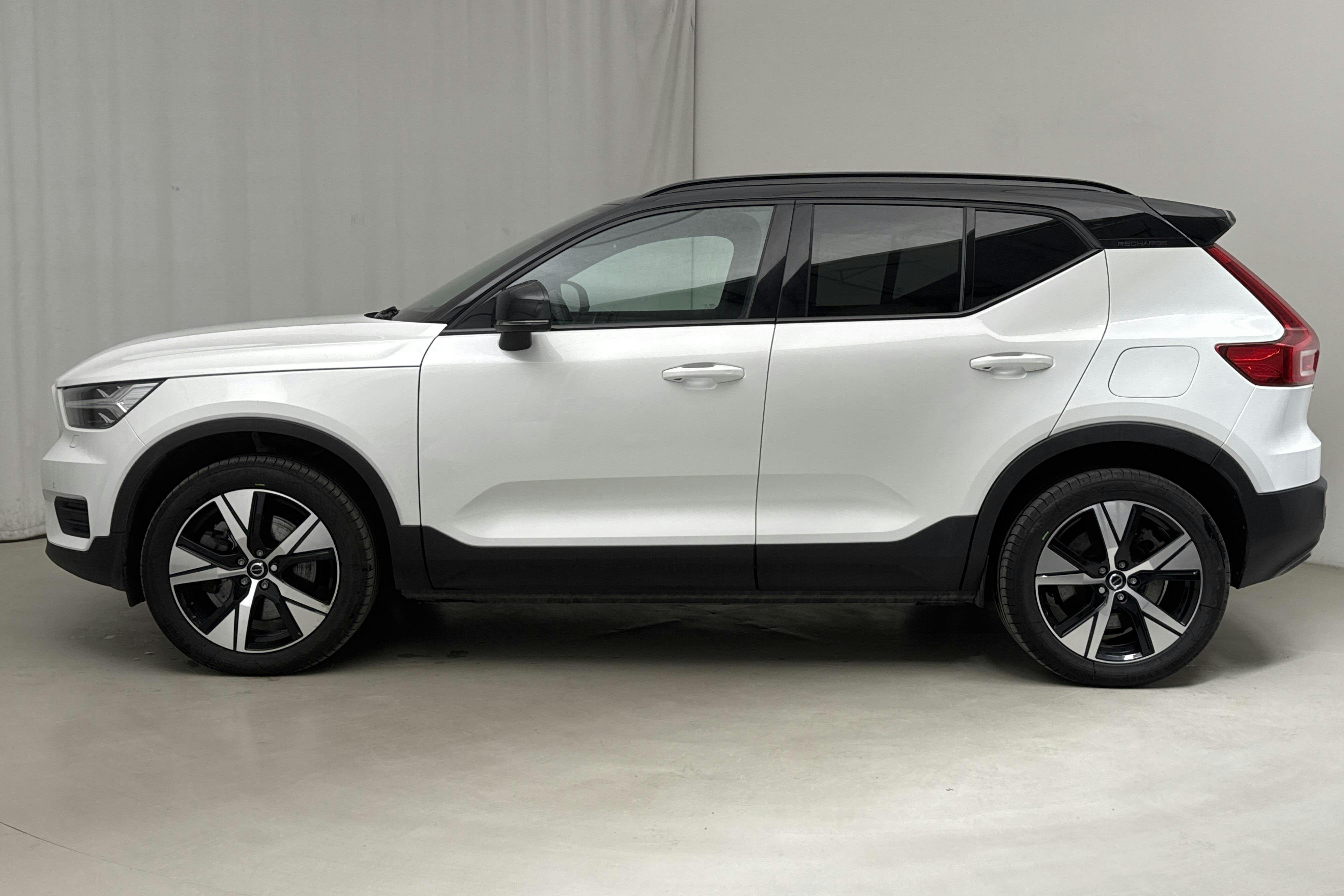 Volvo XC40 P6 Recharge (231hk) - 12 497 mil - Automat - vit - 2022