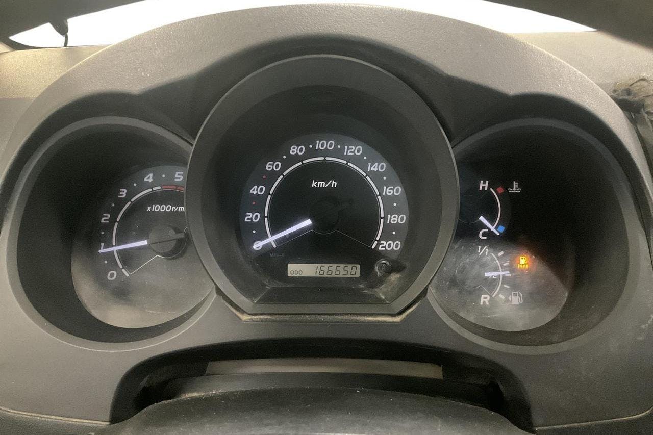 Toyota Hilux 2.5 D-4D 4WD (144hk) - 166 680 km - Manual - white - 2011