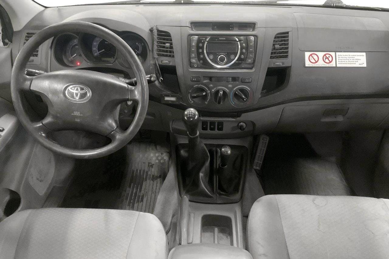 Toyota Hilux 2.5 D-4D 4WD (144hk) - 166 680 km - Manual - white - 2011