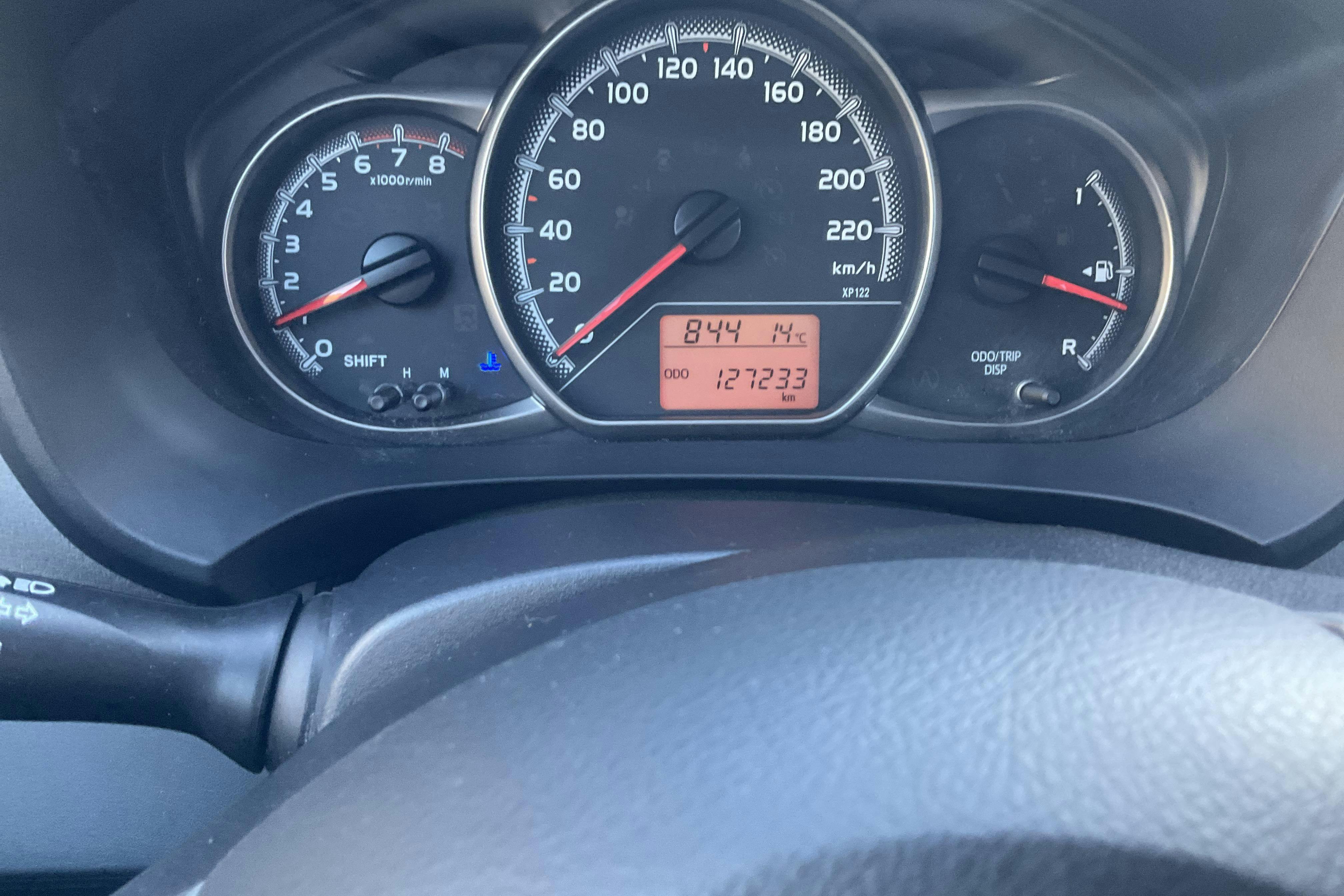 Toyota Yaris 1.33 5dr (100hk) - 127 230 km - Manual - black - 2015