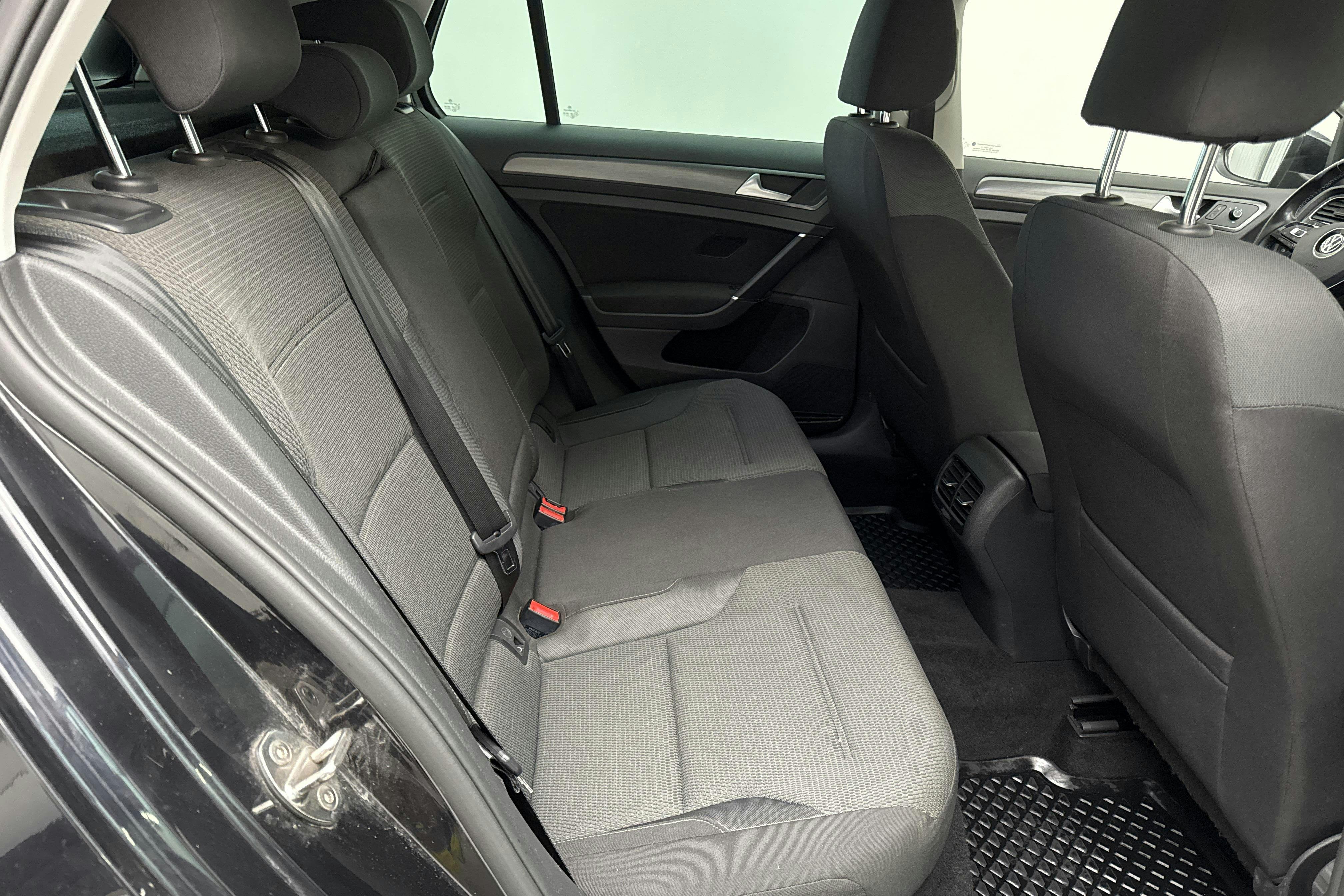 VW e-Golf VII 5dr (136hk) - 9 623 mil - Automat - svart - 2020