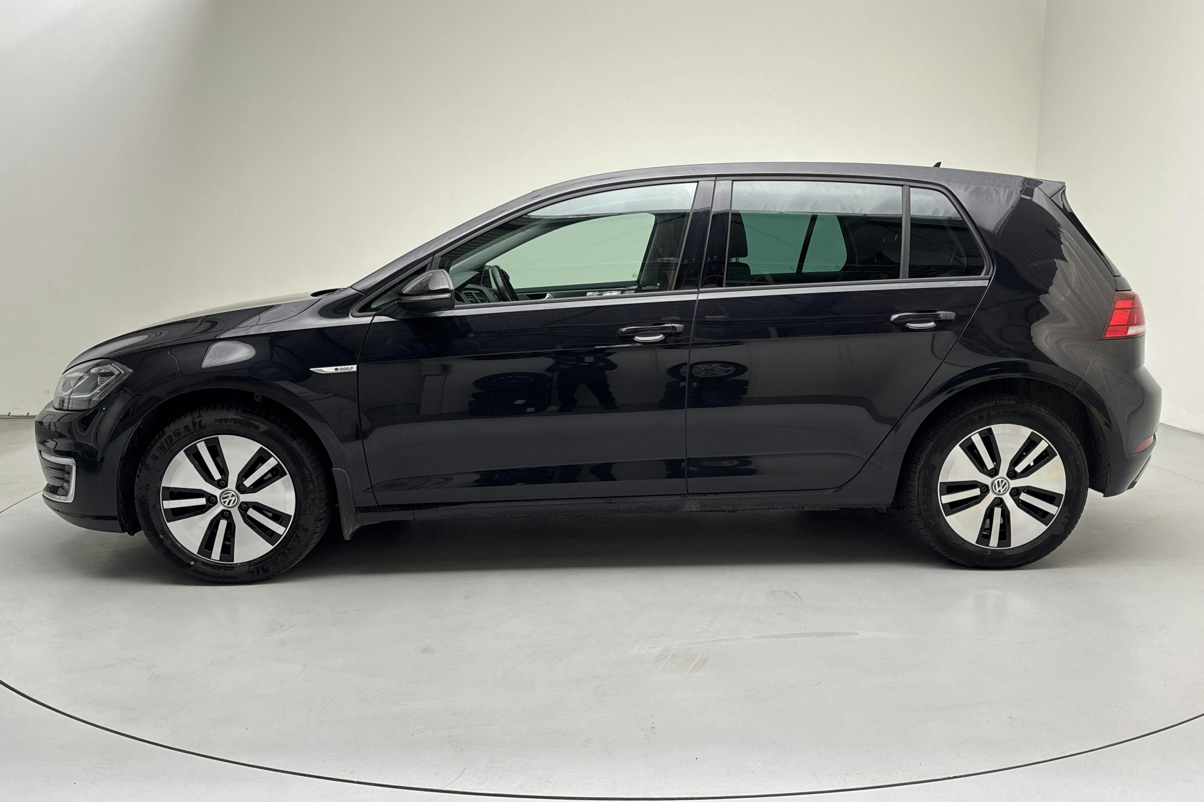 VW e-Golf VII 5dr (136hk) - 9 623 mil - Automat - svart - 2020