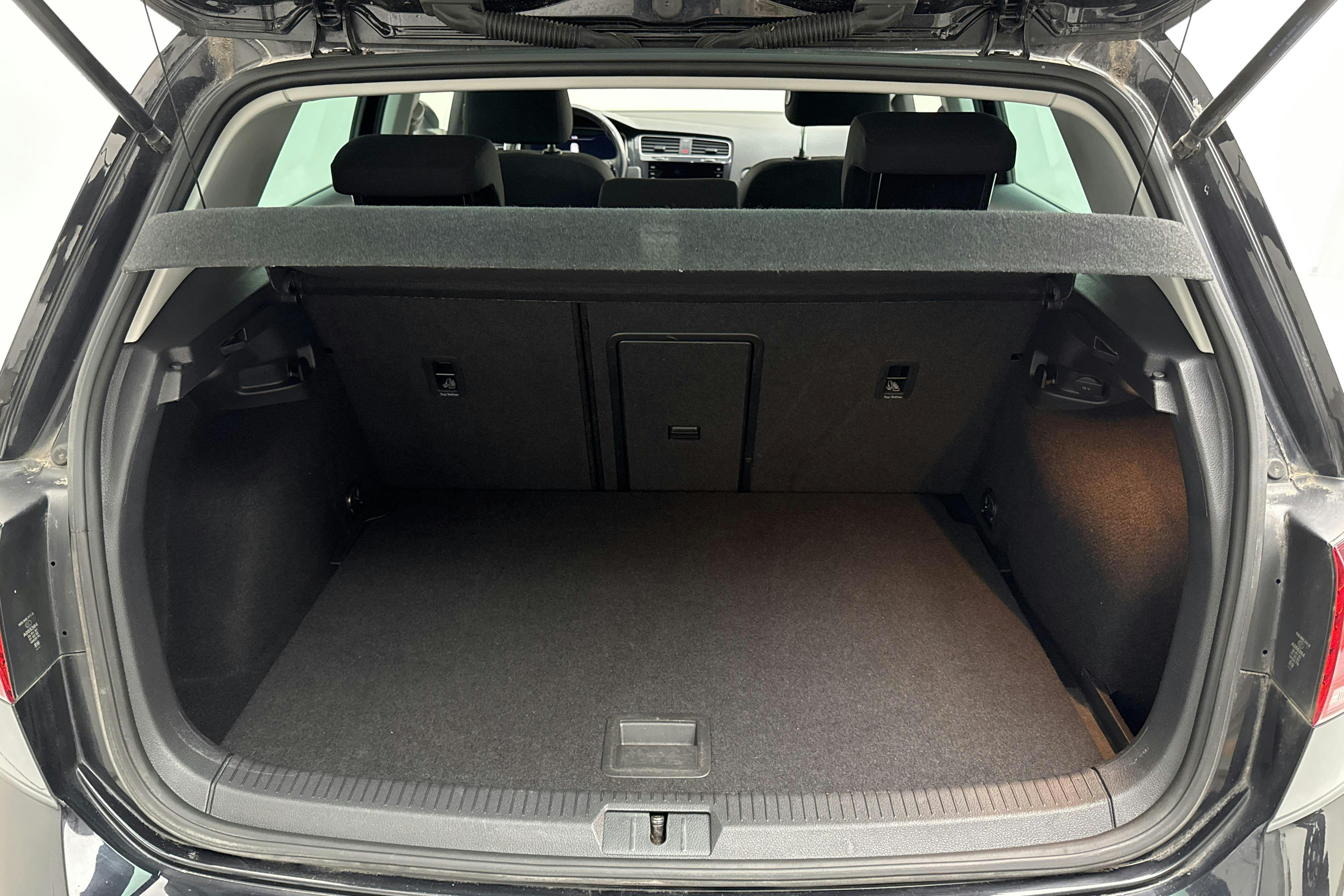 VW e-Golf VII 5dr (136hk) - 9 623 mil - Automat - svart - 2020