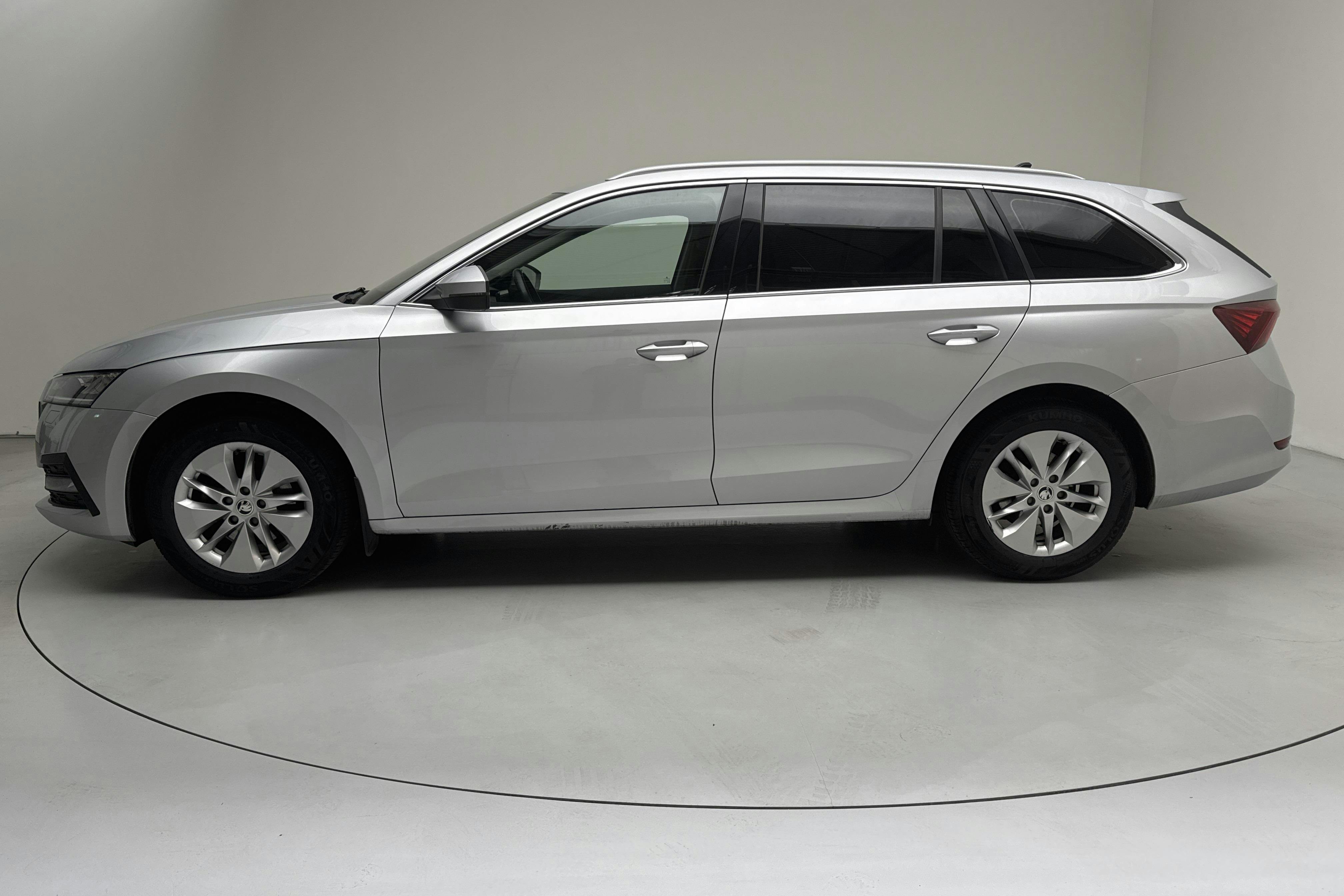 Skoda Octavia TSI e-Tec mHEV Combi (110hk) - 70 650 km - Automaattinen - hopea - 2021