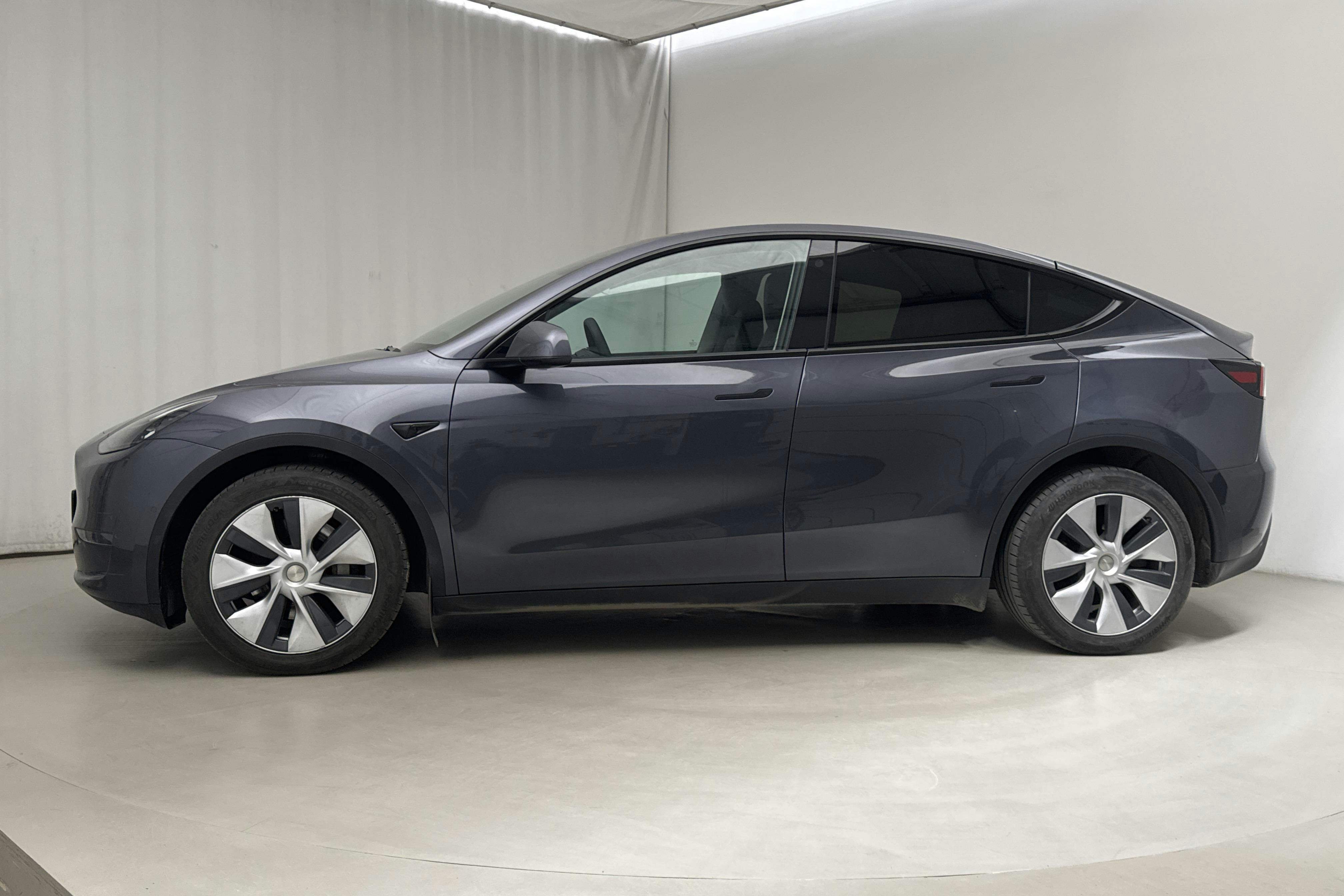 Tesla Model Y Long Range Dual Motor AWD - 4 568 mil - Automat - grå - 2022