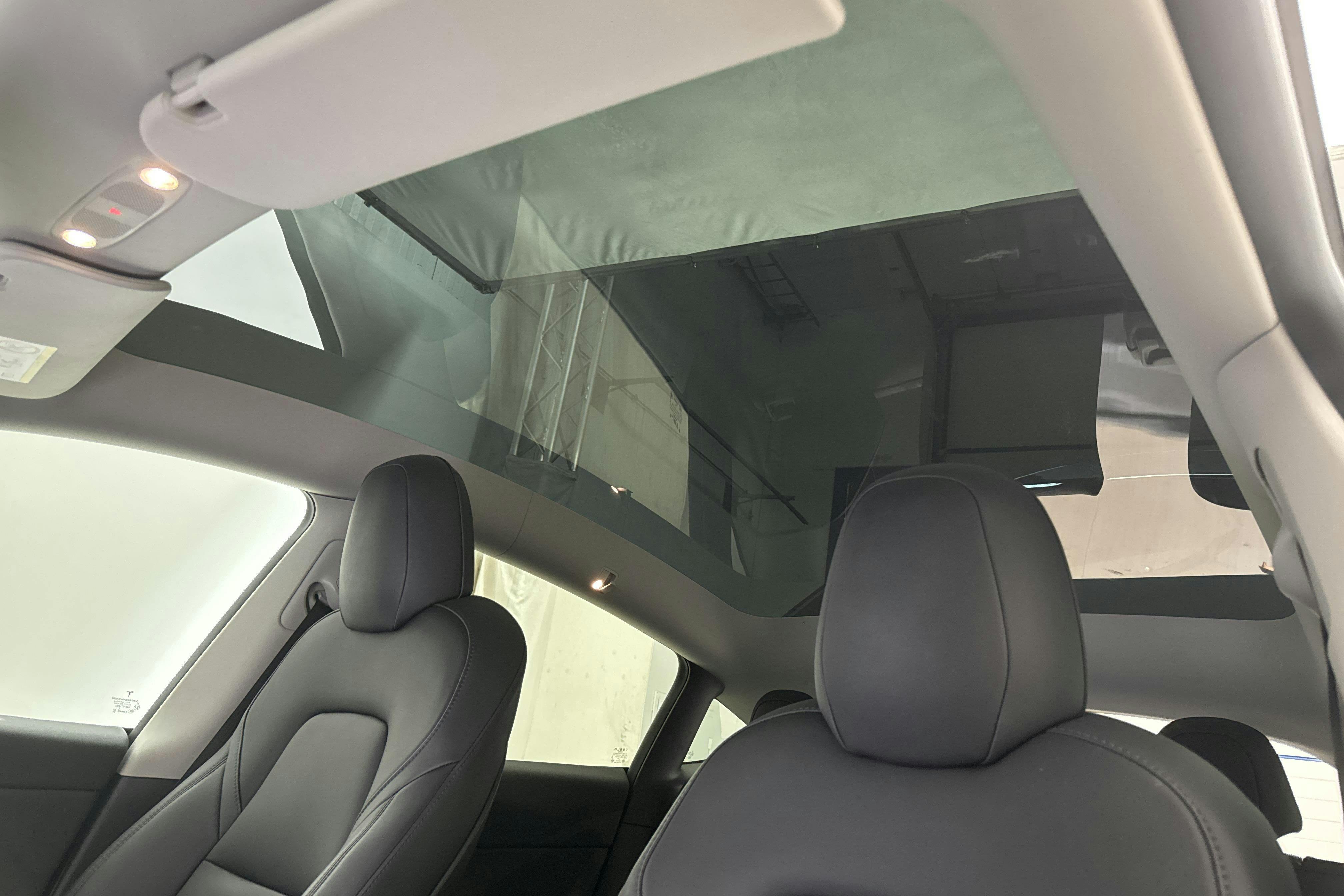 Tesla Model Y Long Range Dual Motor AWD - 4 568 mil - Automat - grå - 2022
