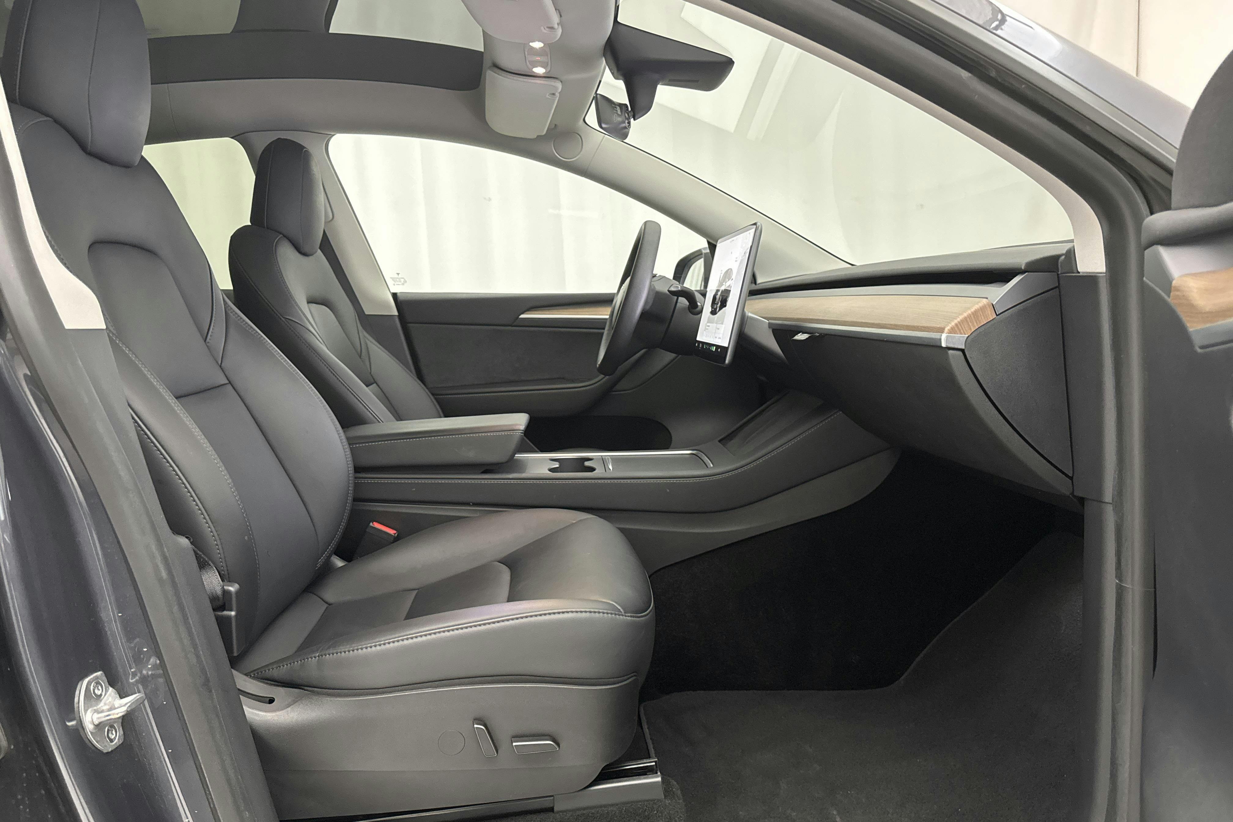 Tesla Model Y Long Range Dual Motor AWD - 4 568 mil - Automat - grå - 2022