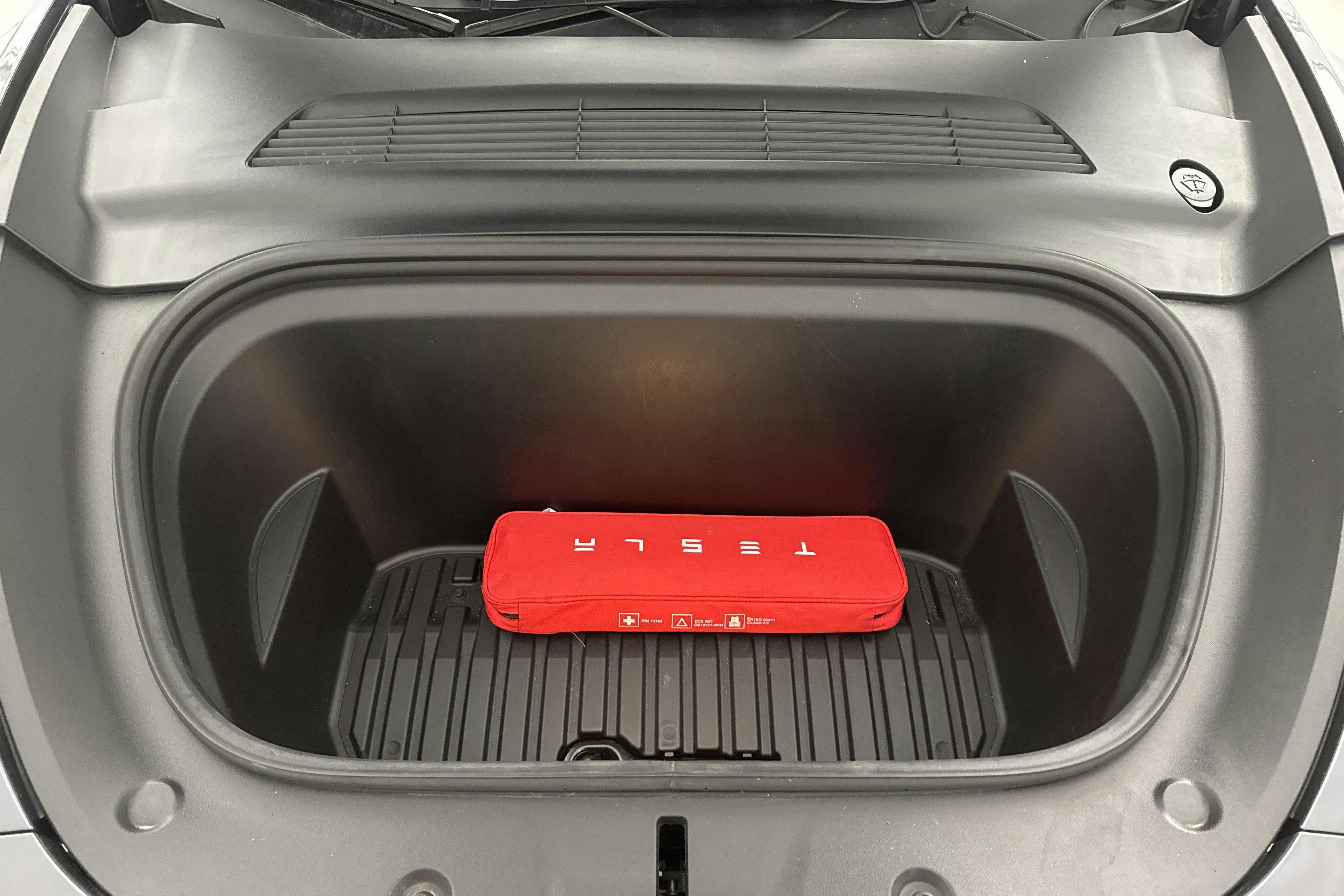 Tesla Model Y Long Range Dual Motor AWD - 4 568 mil - Automat - grå - 2022