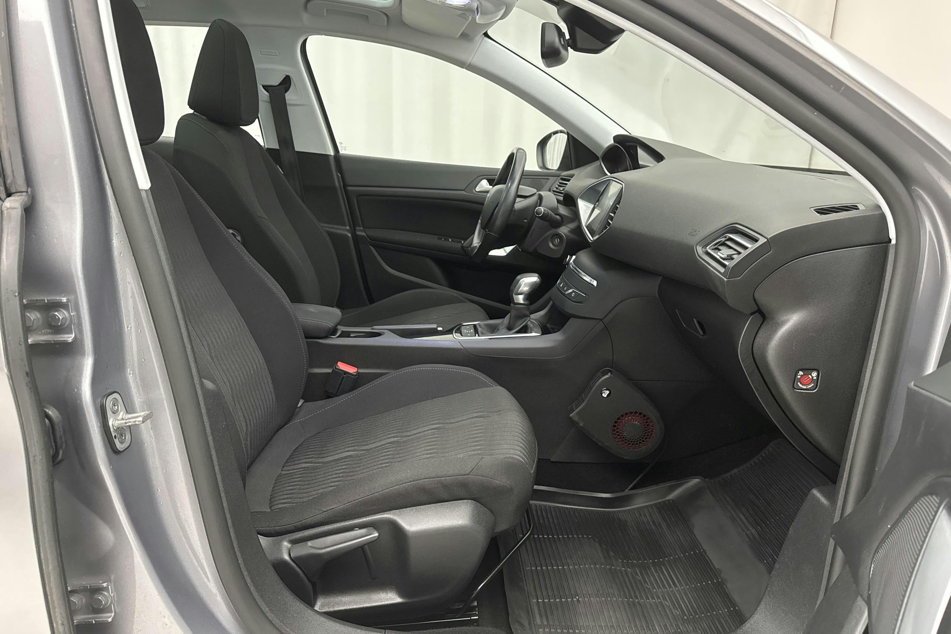 Peugeot 308 SW PureTech (130hk) - 8 513 mil - Automat - grå - 2014