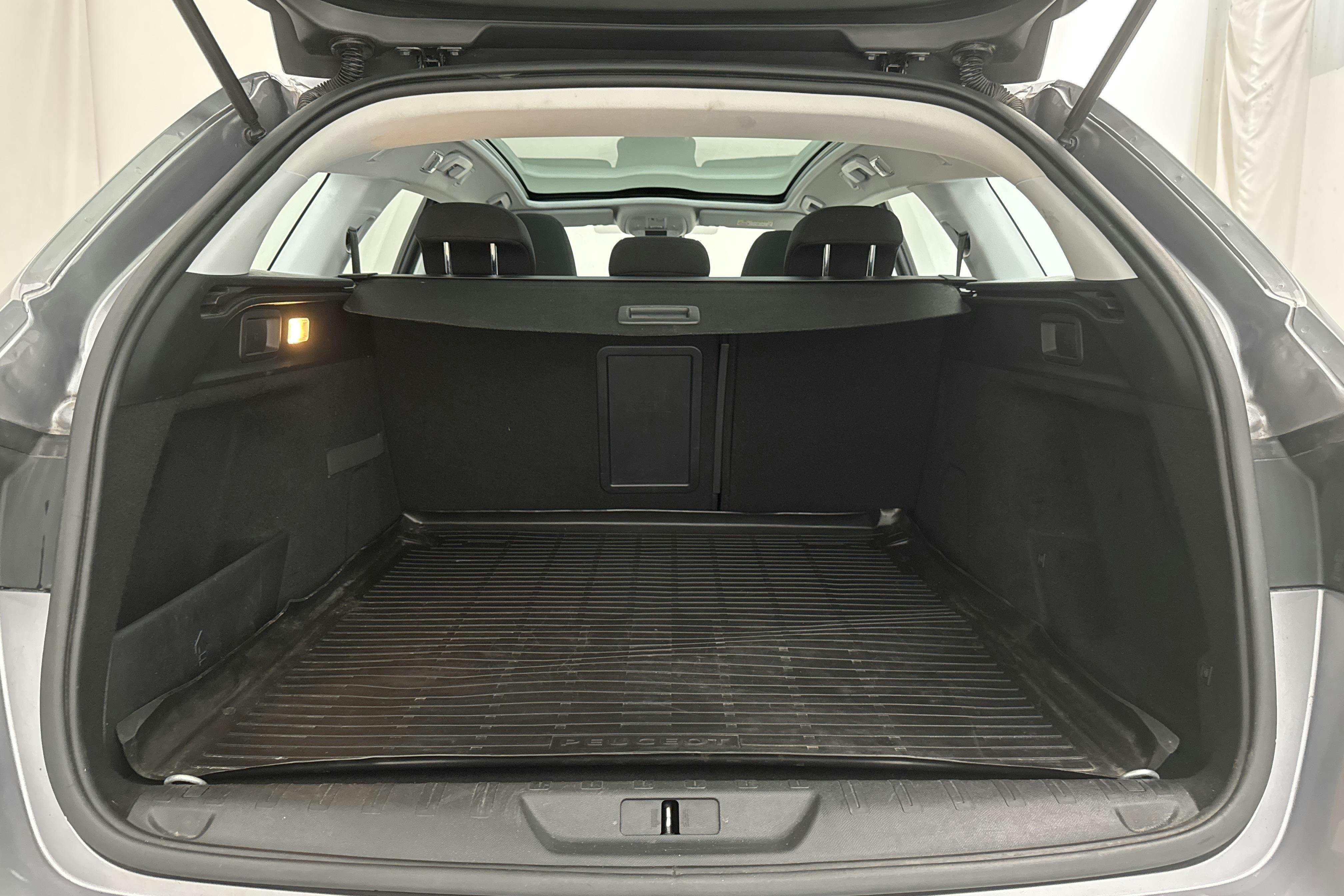 Peugeot 308 SW PureTech (130hk) - 8 513 mil - Automat - grå - 2014