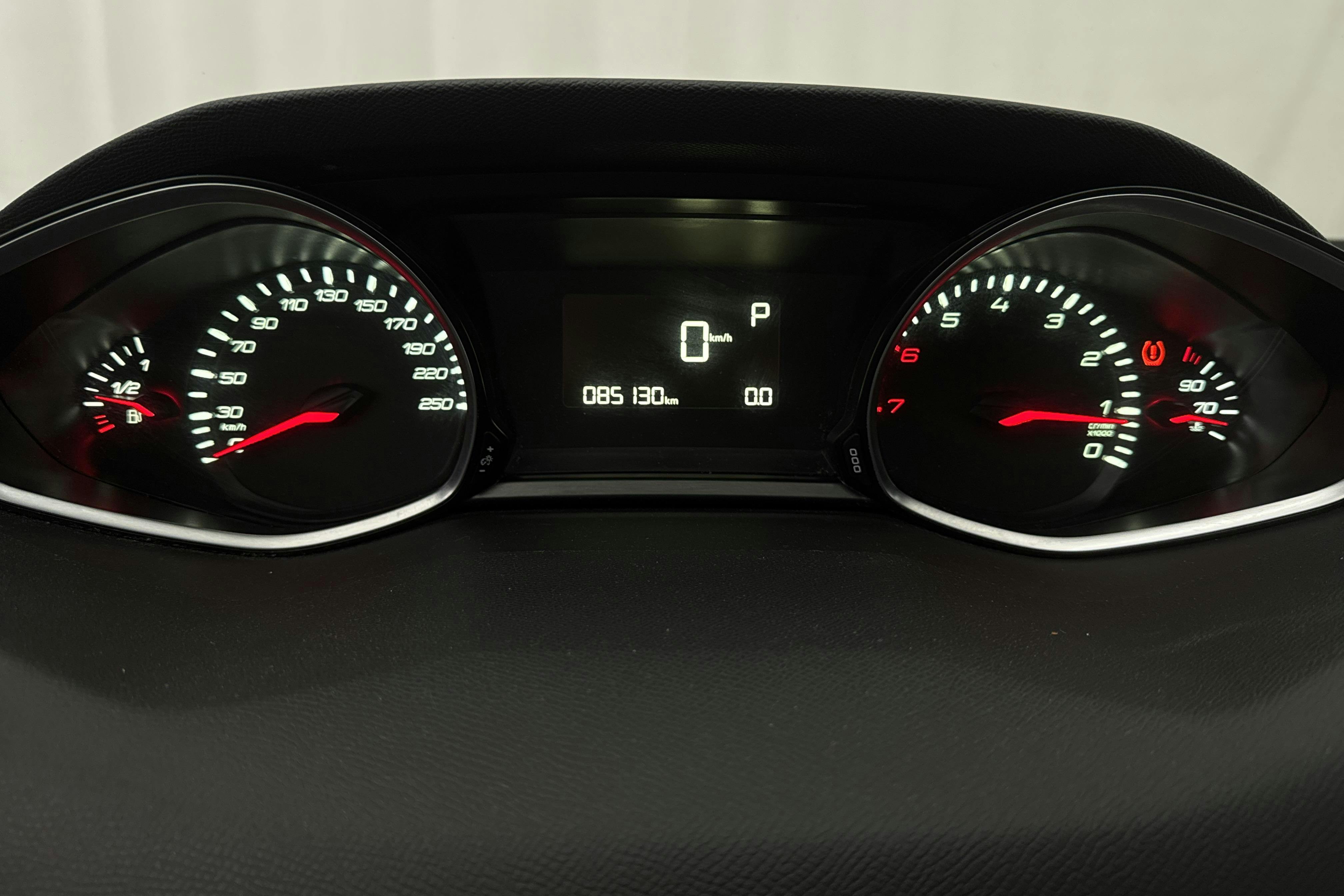 Peugeot 308 SW PureTech (130hk) - 8 513 mil - Automat - grå - 2014