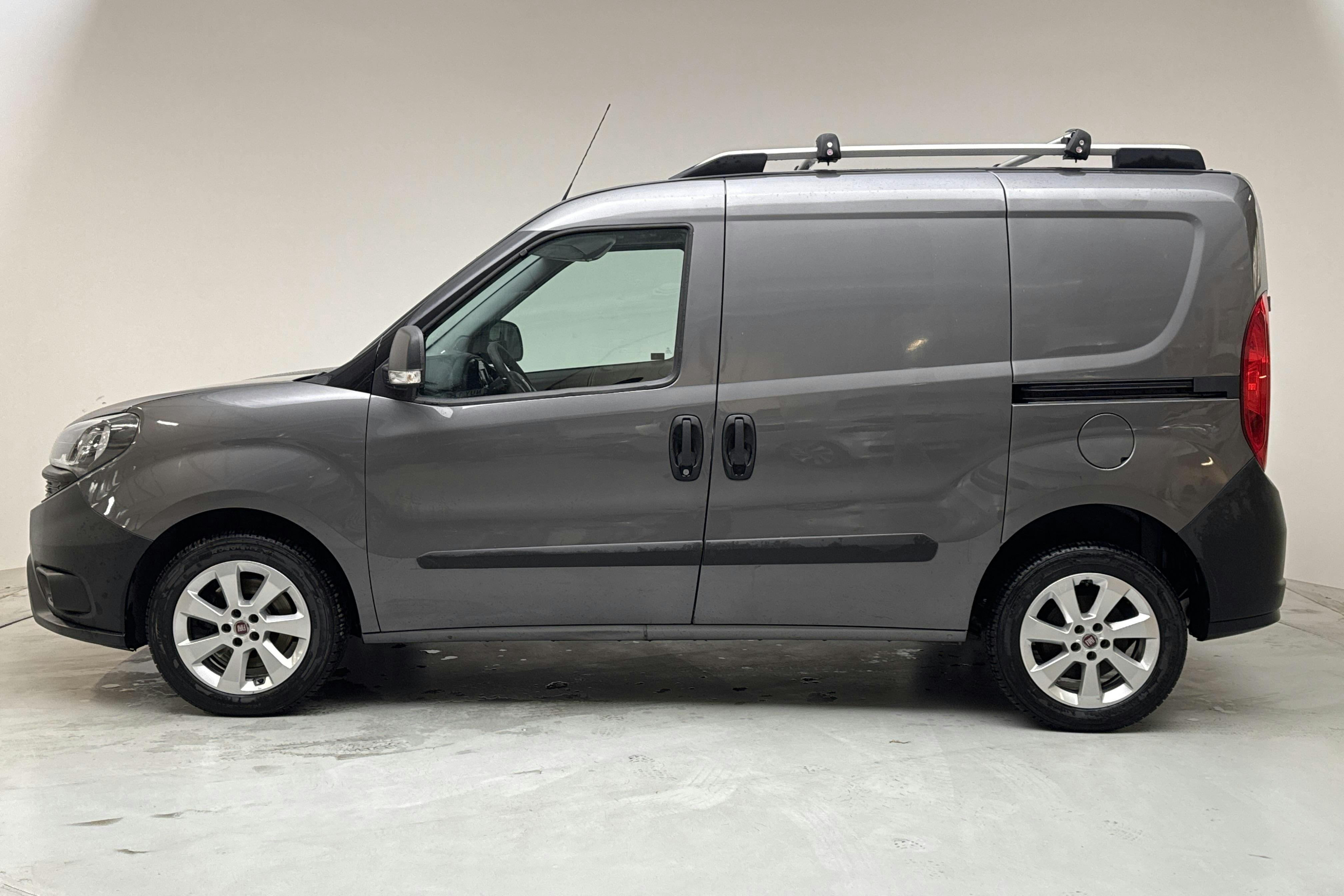 Fiat Doblo Cargo 1.4T CNG (120hk) - 99 870 km - Manual - gray - 2019