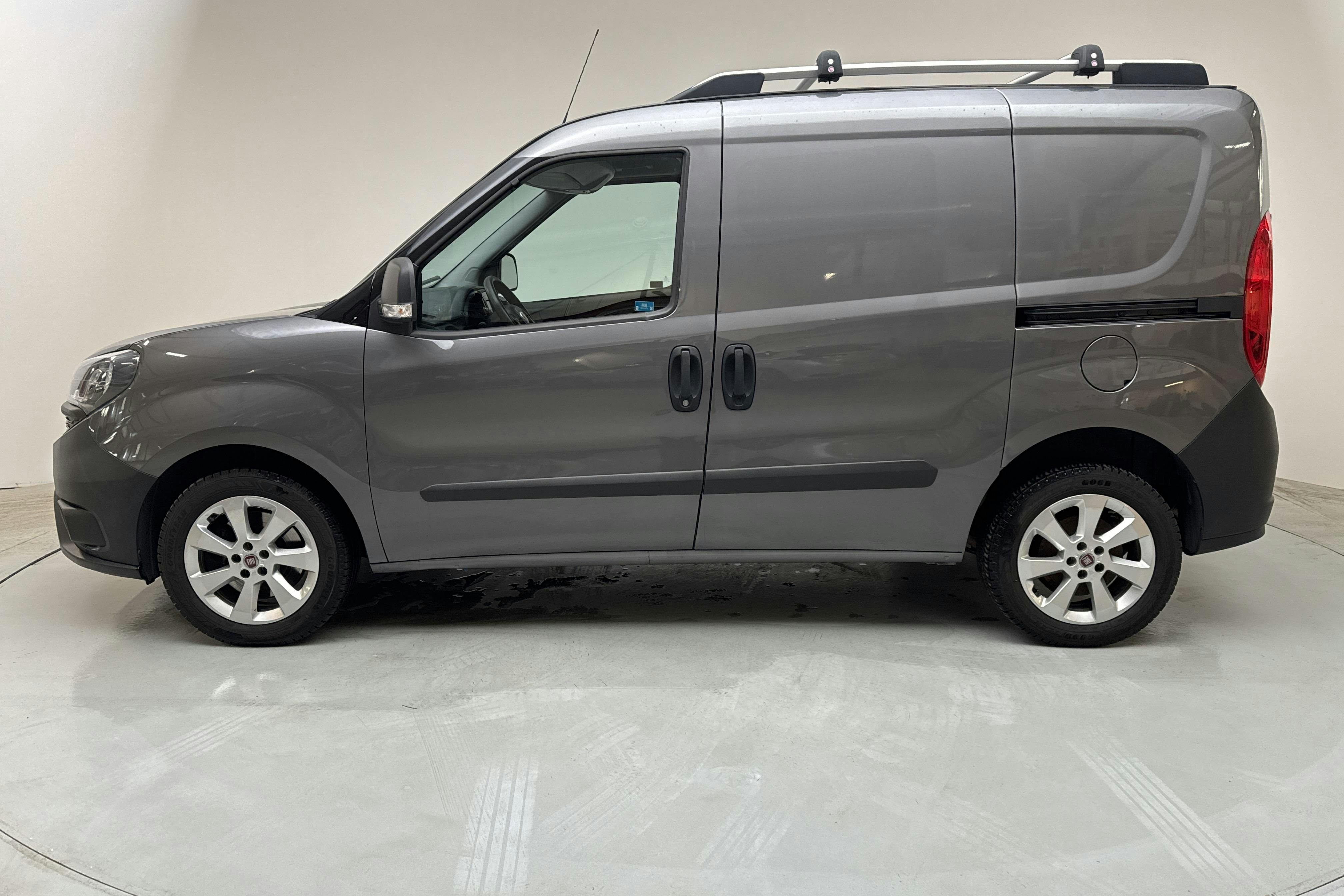 Fiat Doblo Cargo 1.4T CNG (120hk) - 67 230 km - Manual - gray - 2019