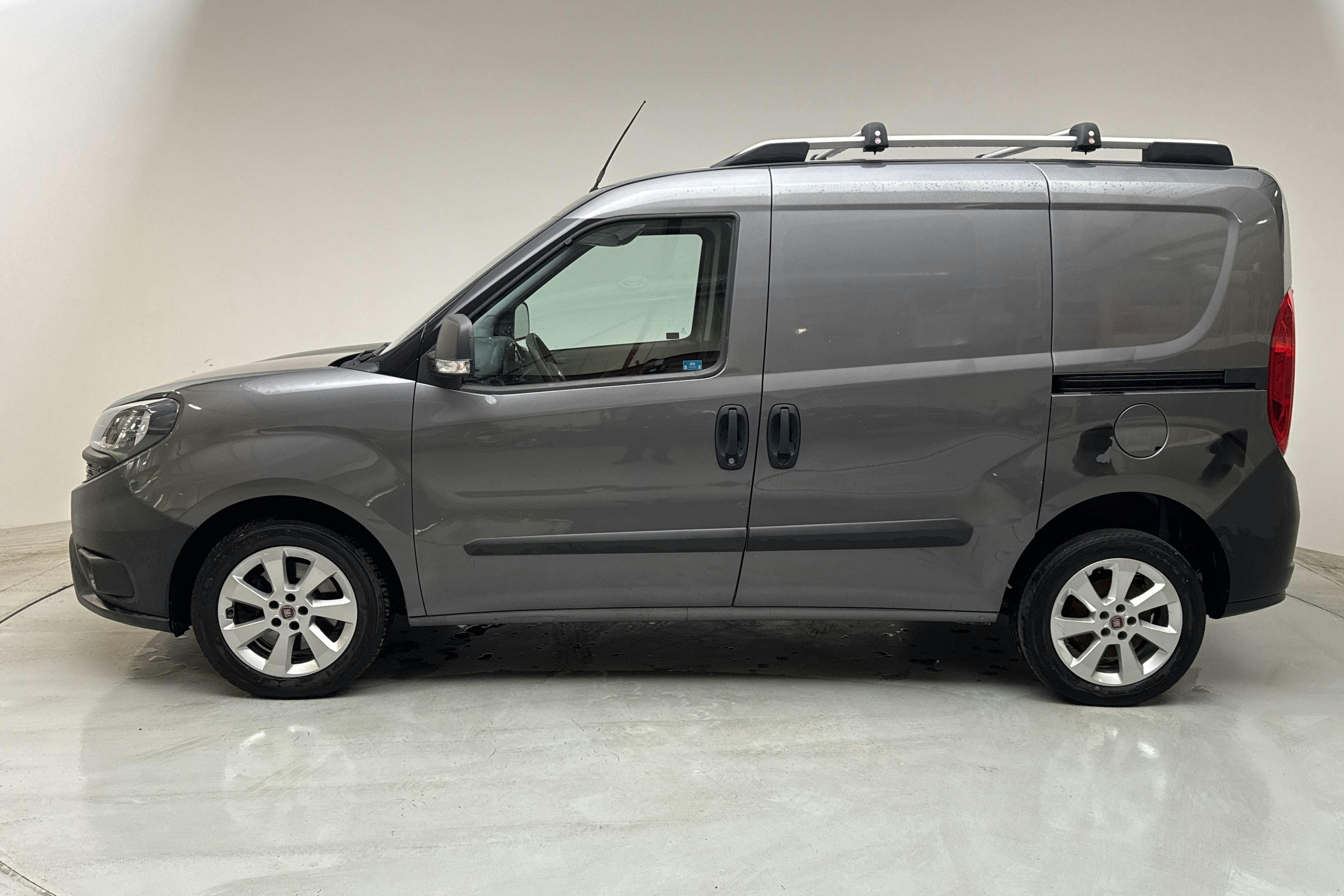 Fiat Doblo Cargo 1.4T CNG (120hk) - 9 502 mil - Manuell - grå - 2019