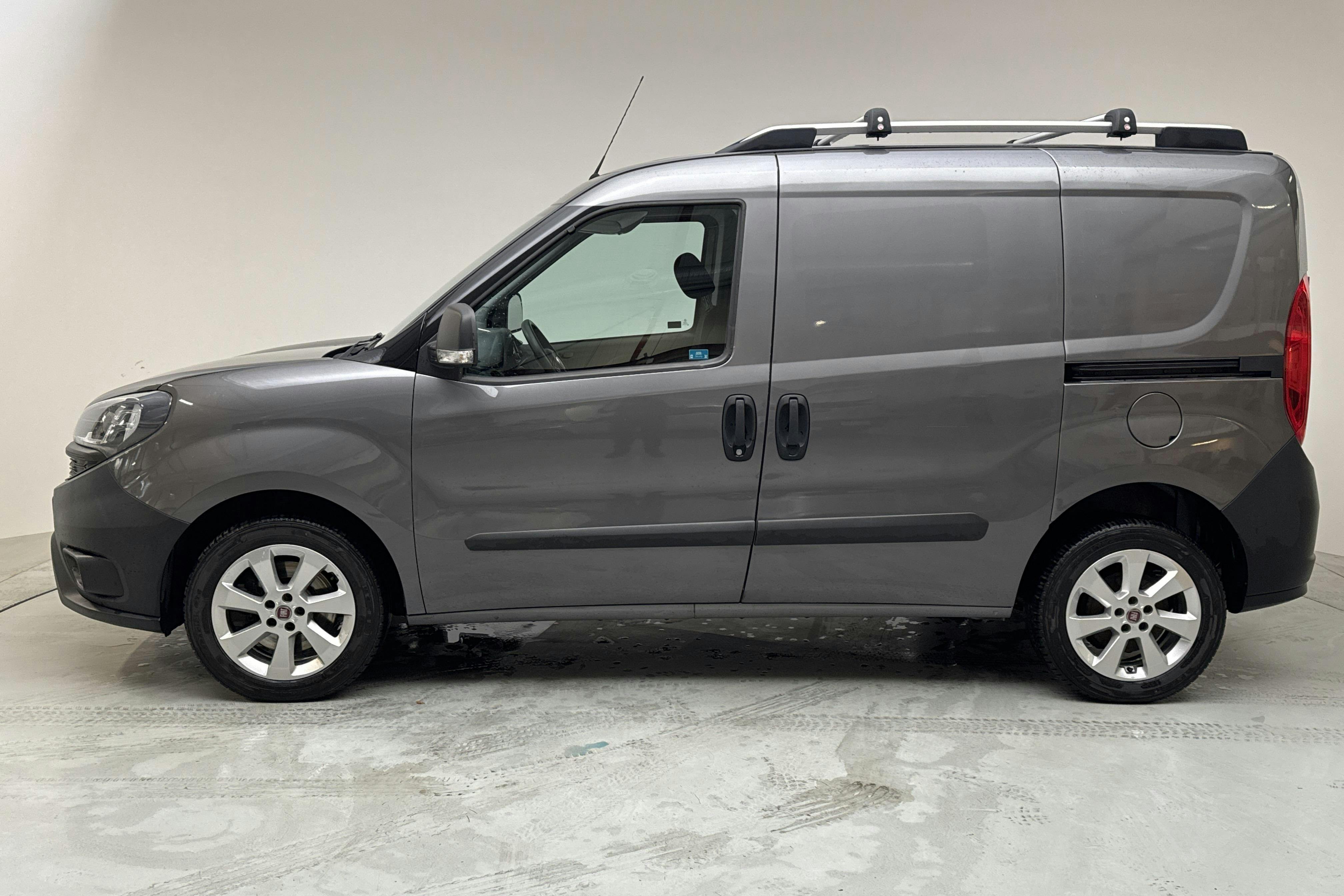Fiat Doblo Cargo 1.4T CNG (120hk) - 10 180 mil - Manuell - grå - 2019