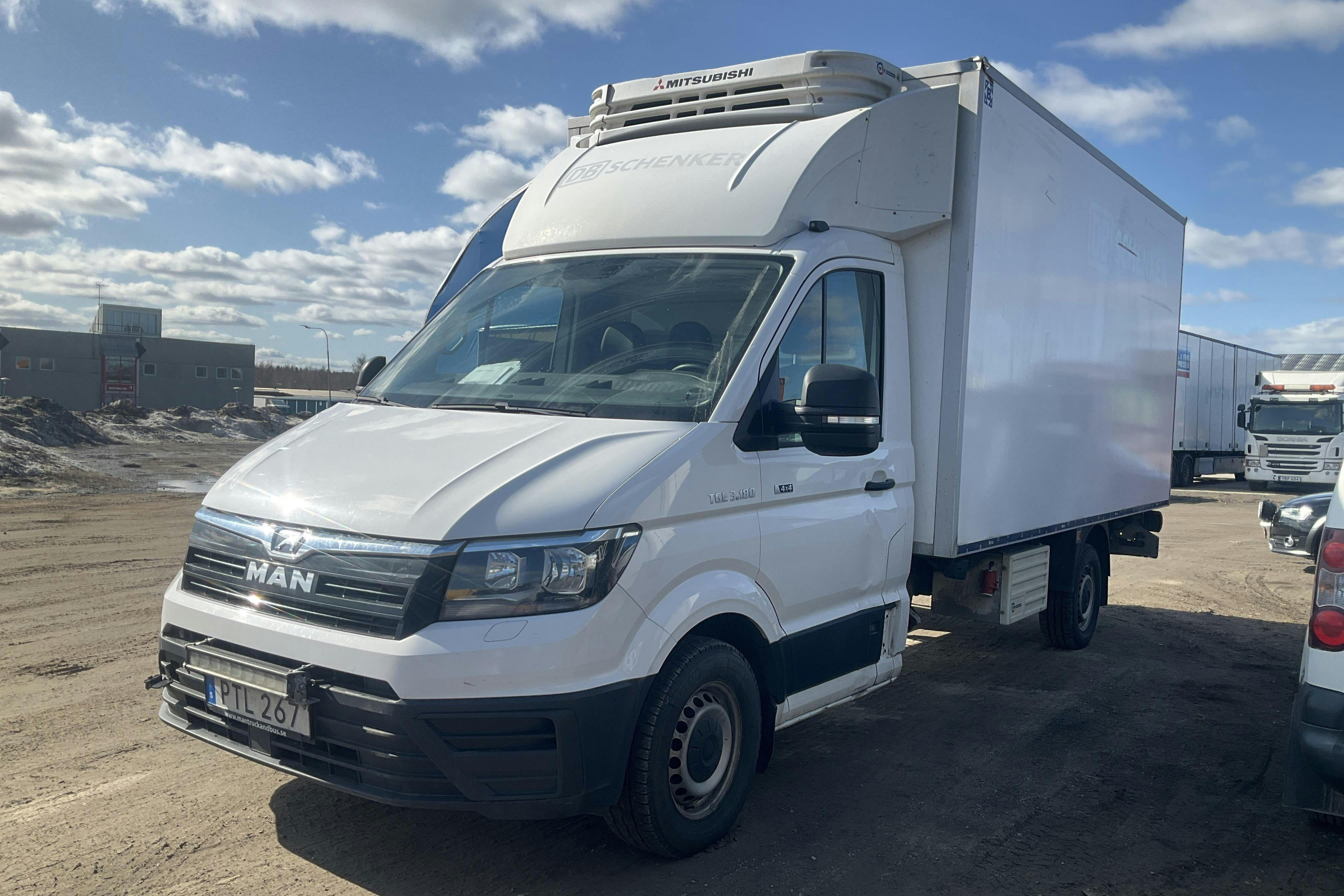 MAN TGE 3.180 4x4 Volymskåp - 31 684 mil - Automat - vit - 2018