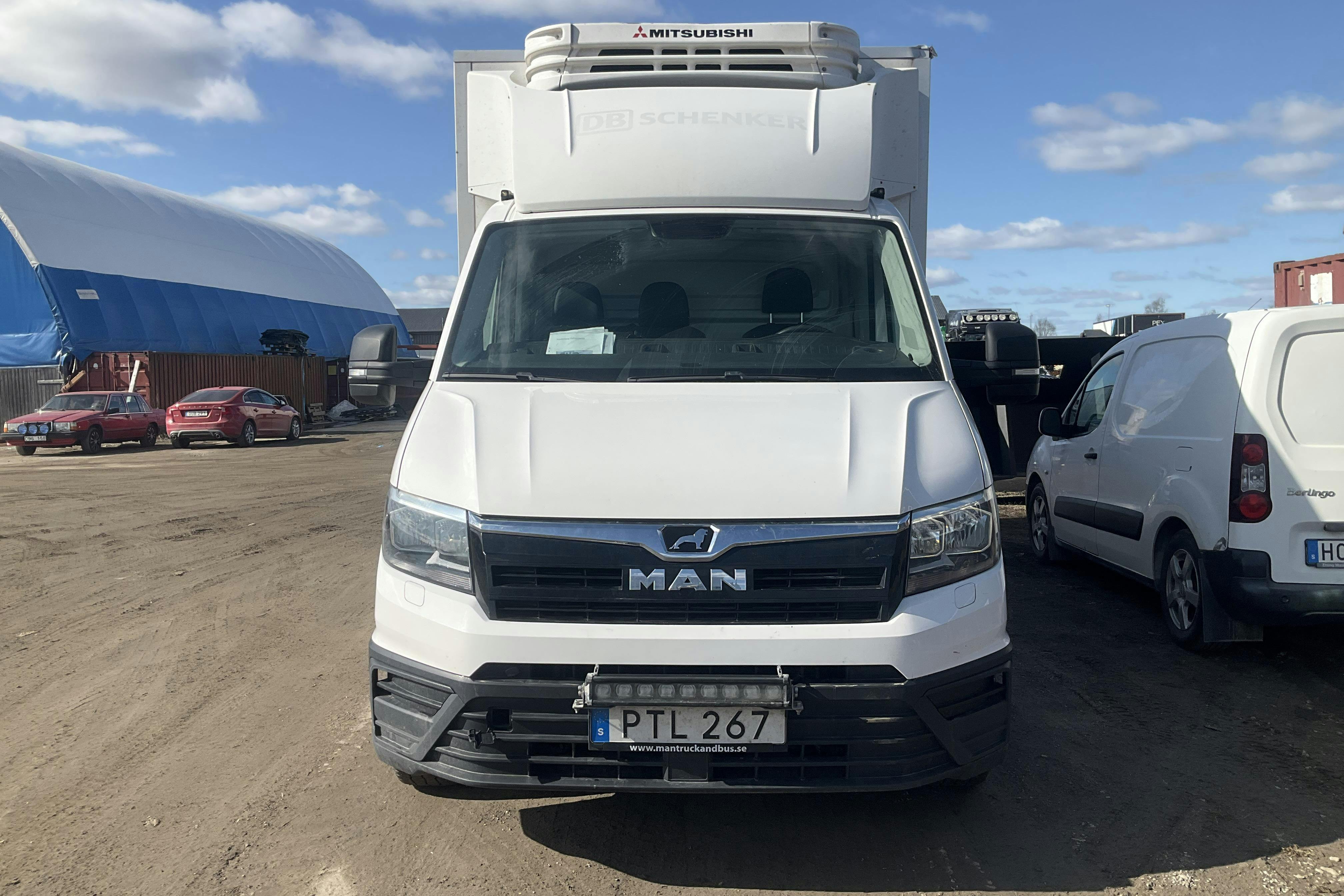MAN TGE 3.180 4x4 Volymskåp - 31 684 mil - Automat - vit - 2018