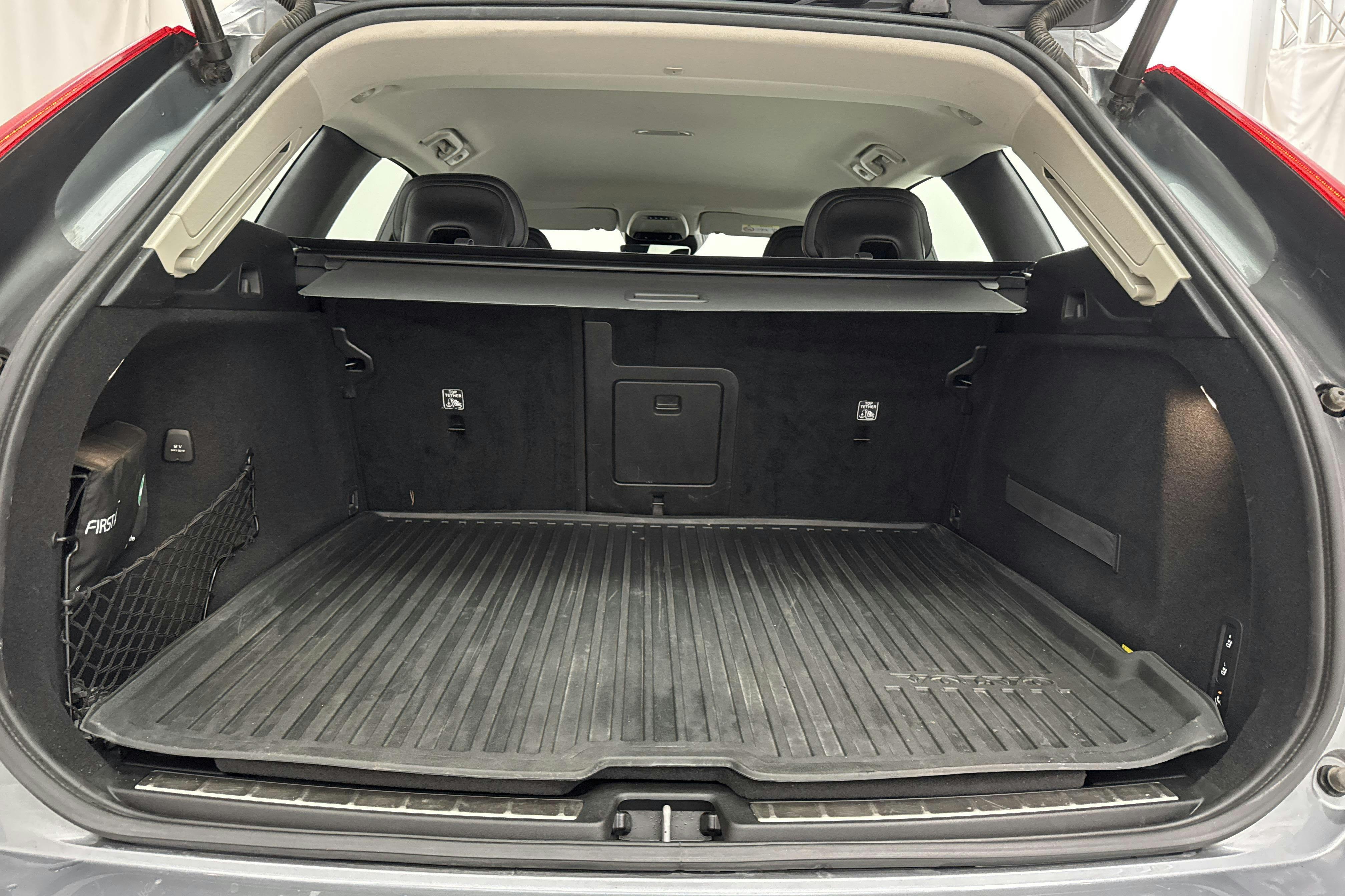 Volvo XC60 T5 2WD (254hk) - 110 710 km - Automatic - gray - 2019