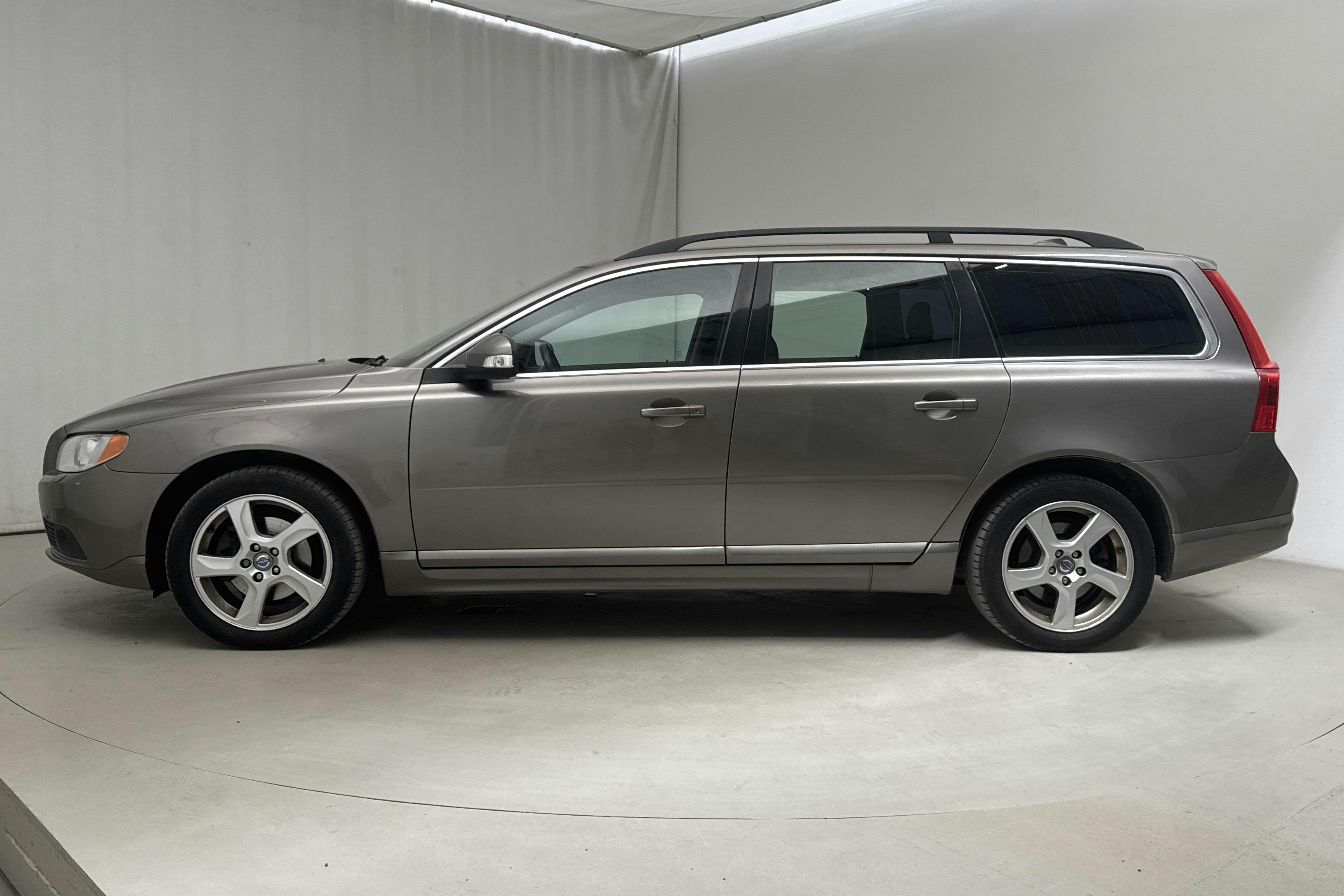 Volvo V70 II D3 (163hk) - 20 823 mil - Manuell - grå - 2011