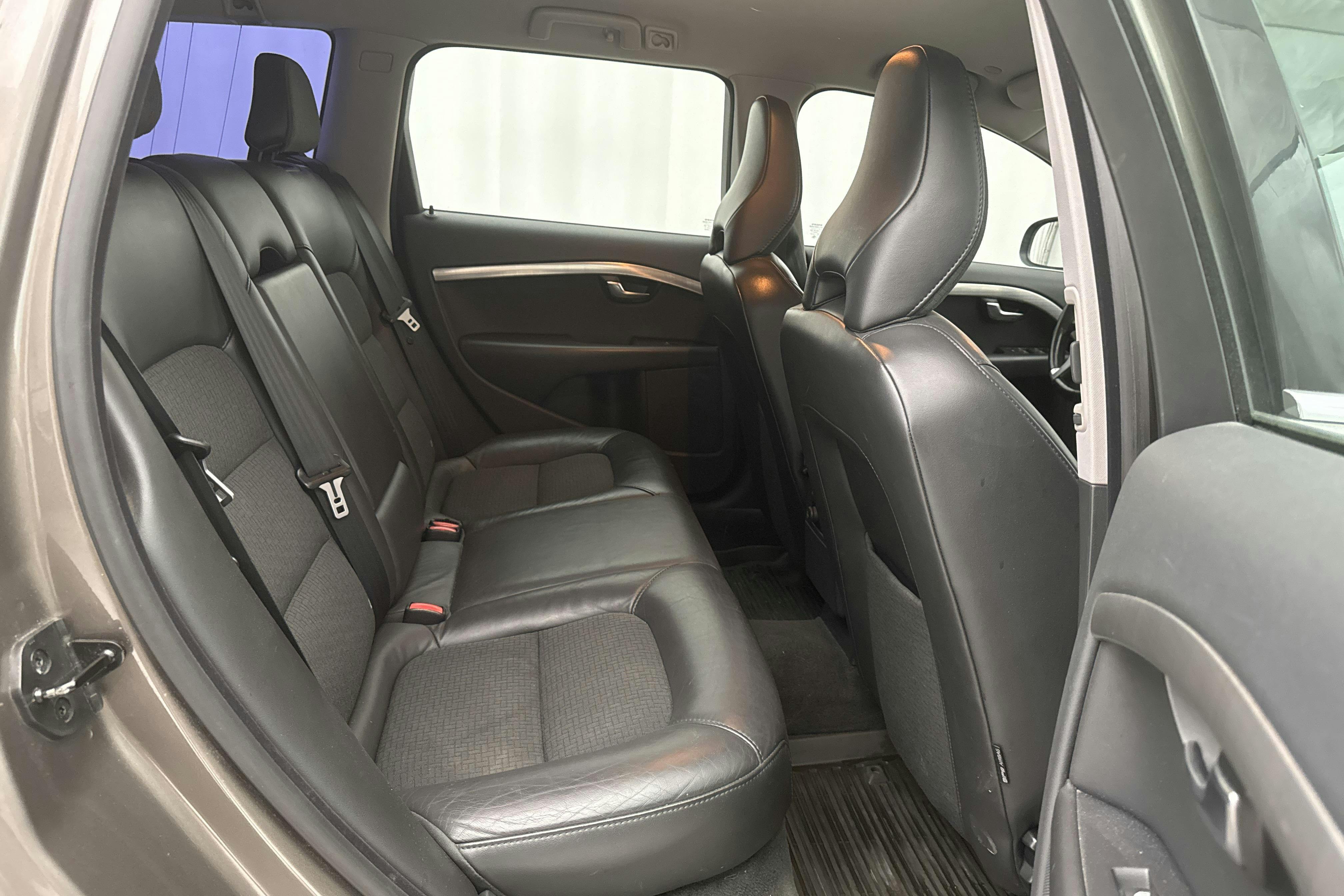 Volvo V70 II D3 (163hk) - 20 823 mil - Manuell - grå - 2011