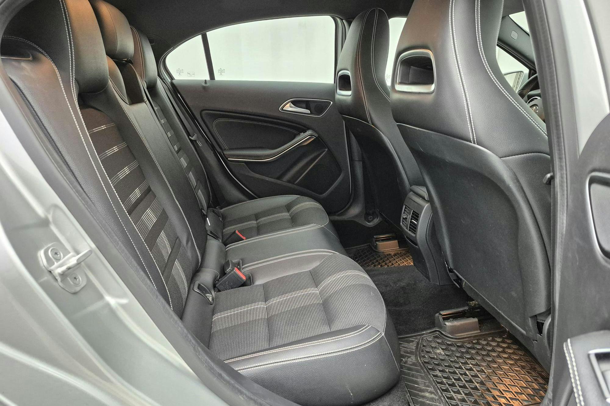 Mercedes A 180 5dr W176 (122hk) - 82 170 km - Automaattinen - hopea - 2017