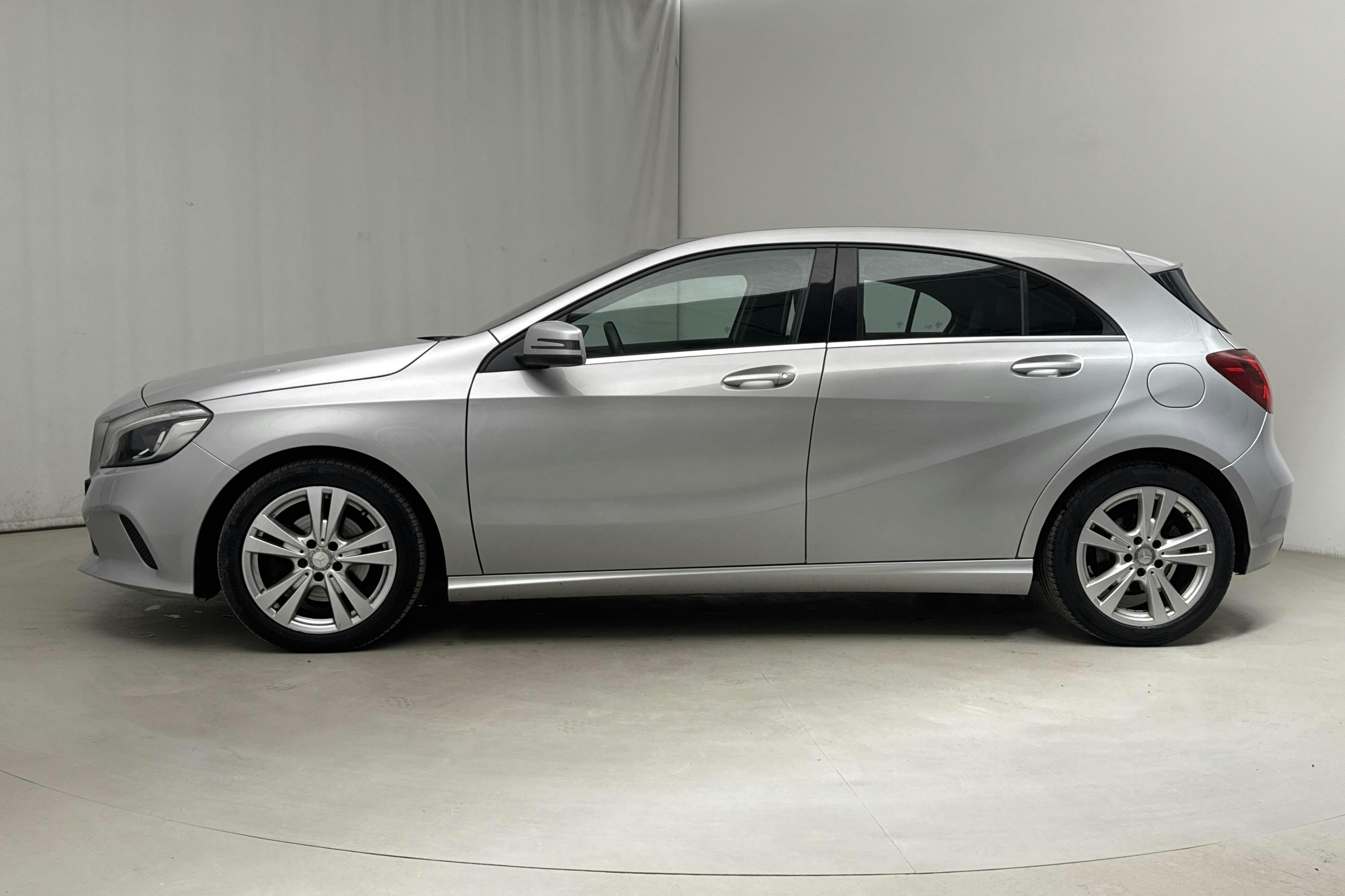 Mercedes A 180 5dr W176 (122hk) - 82 170 km - Automaattinen - hopea - 2017