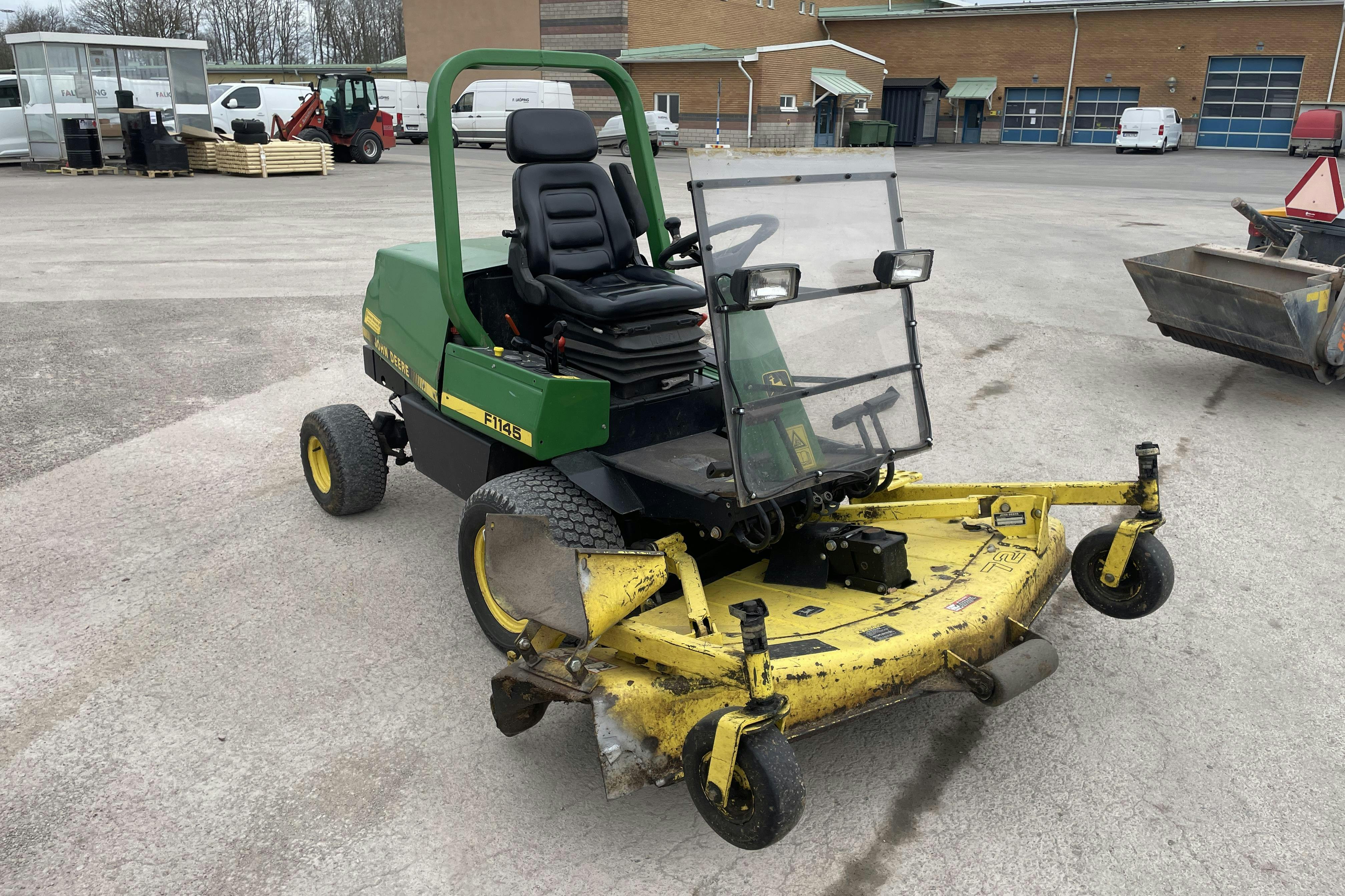 John Deere F1145 Redskapsbärare/Gräsklippare -  - 1999