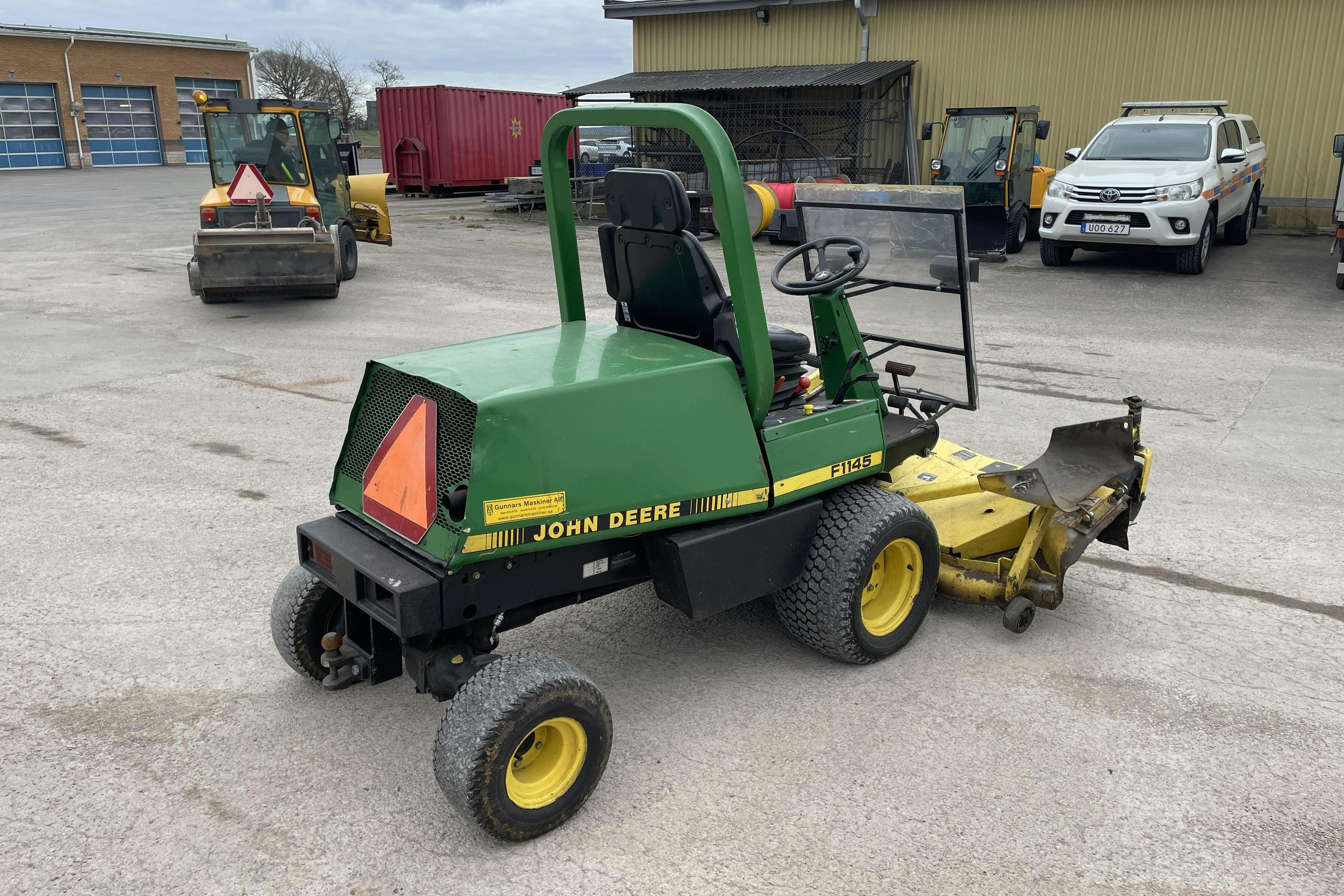 John Deere F1145 Redskapsbärare/Gräsklippare -  - 1999