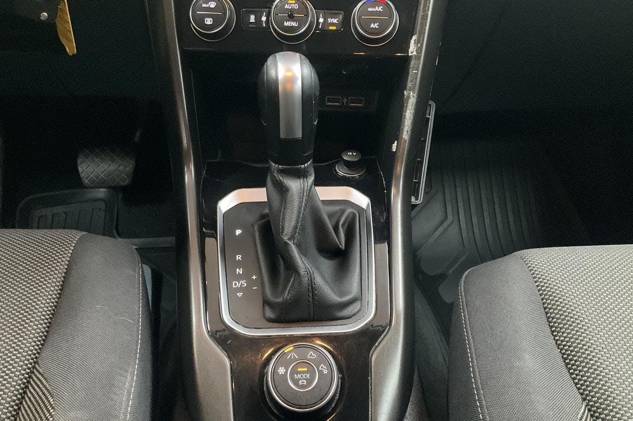 VW T-Roc 2.0 TDI 4MOTION (150hk) - 27 443 mil - Automat - röd - 2020