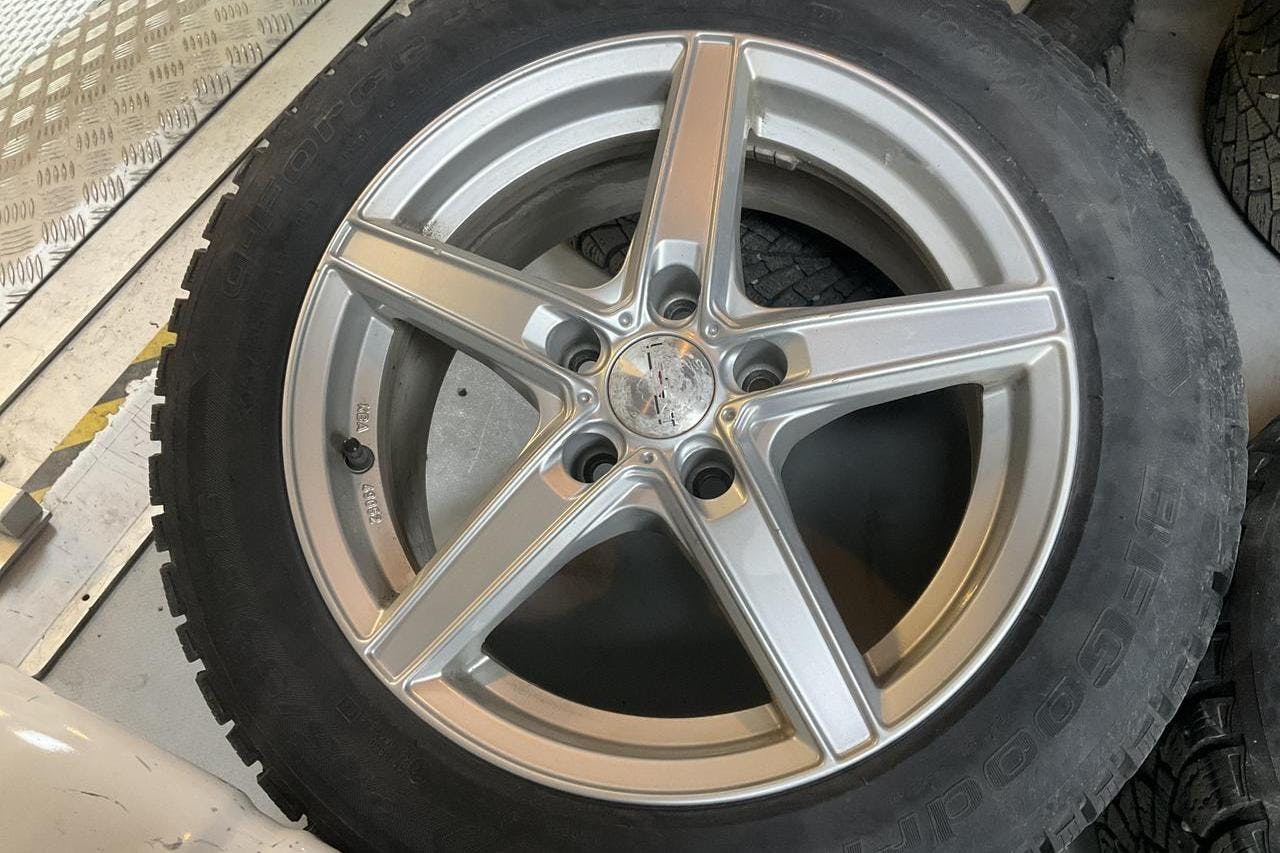 VW Caddy 2.0 TDI Skåp 4-motion (110hk) - 52 690 km - Manuaalinen - valkoinen - 2014