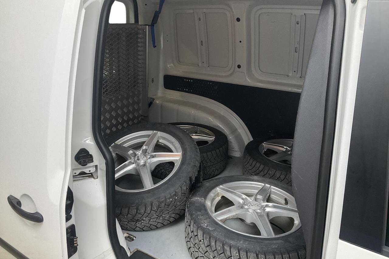 VW Caddy 2.0 TDI Skåp 4-motion (110hk) - 52 690 km - Manuaalinen - valkoinen - 2014