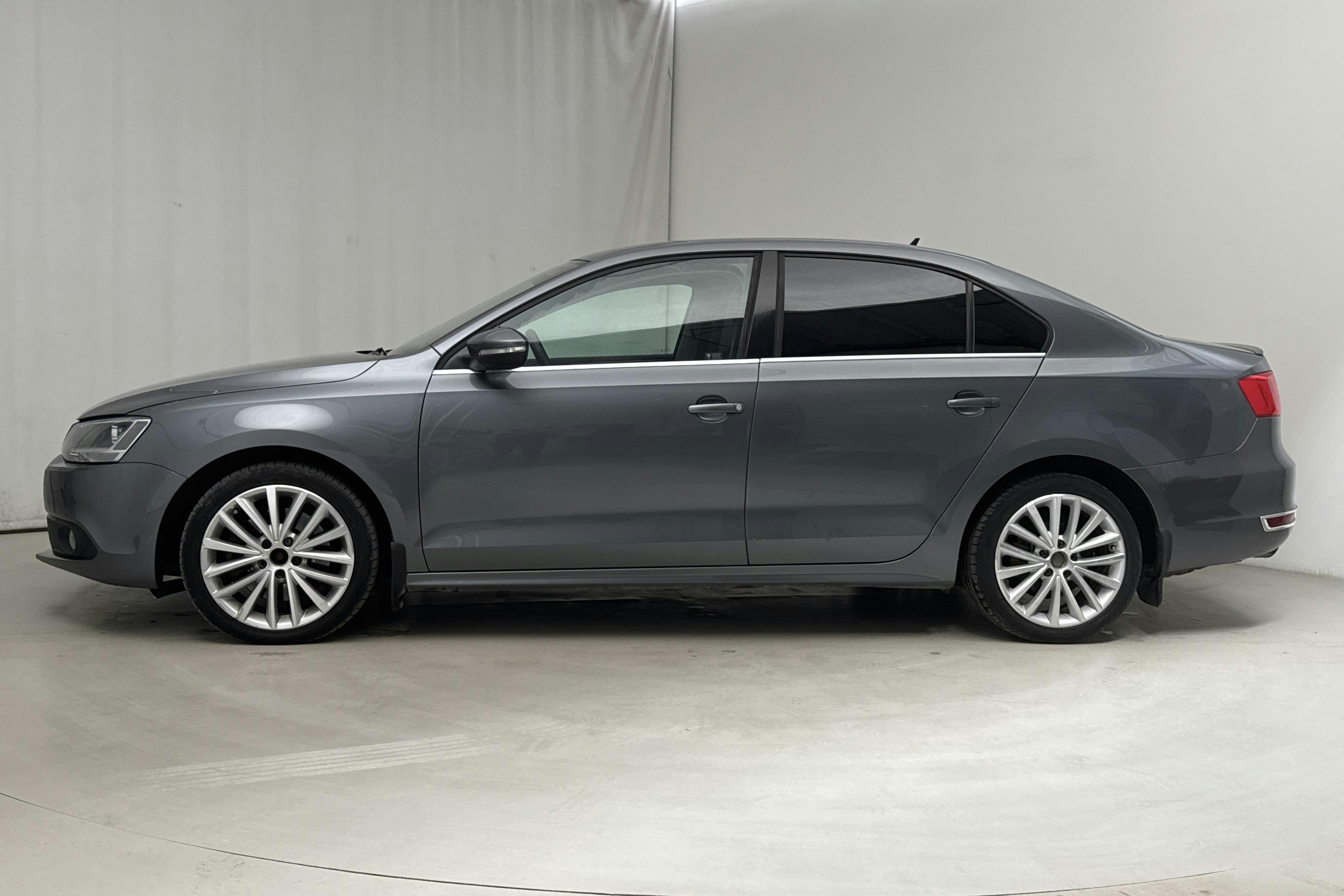 VW Jetta 2.0 TSI (200hk) - 148 350 km - Automatic - Dark Grey - 2011