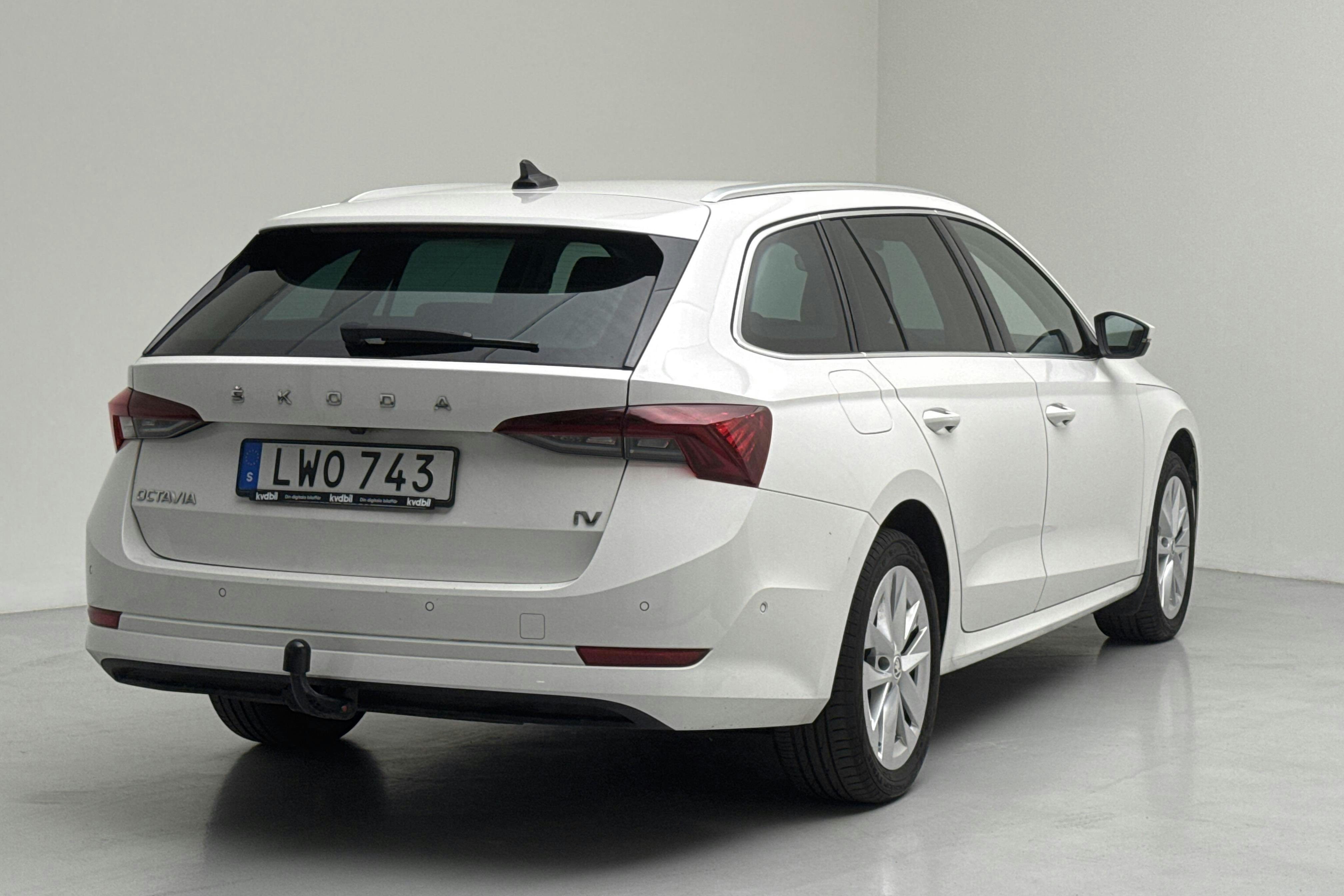 Skoda Octavia 1.4 iV PHEV Combi (204hk) - 9 342 mil - Automat - vit - 2022