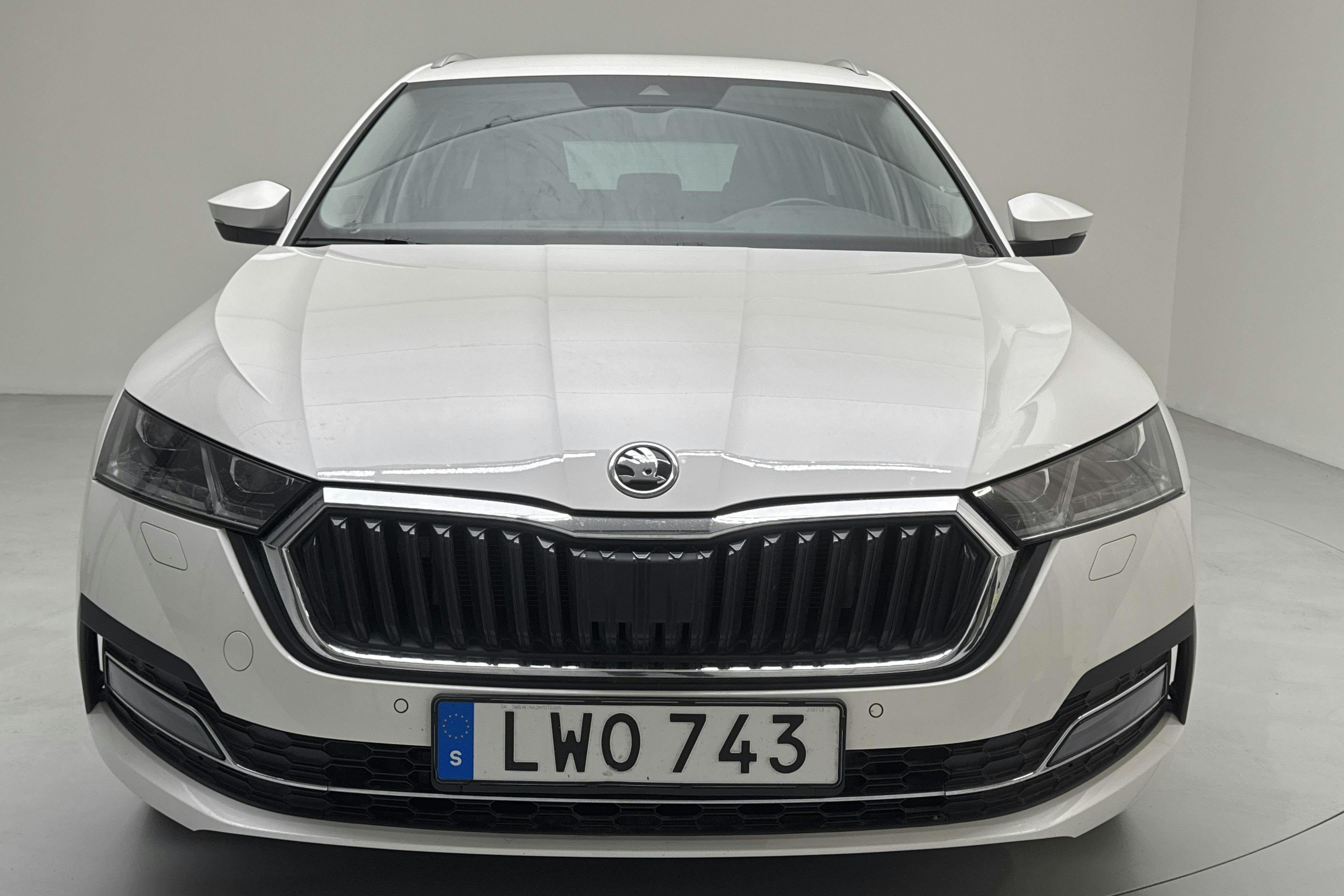 Skoda Octavia 1.4 iV PHEV Combi (204hk) - 9 342 mil - Automat - vit - 2022