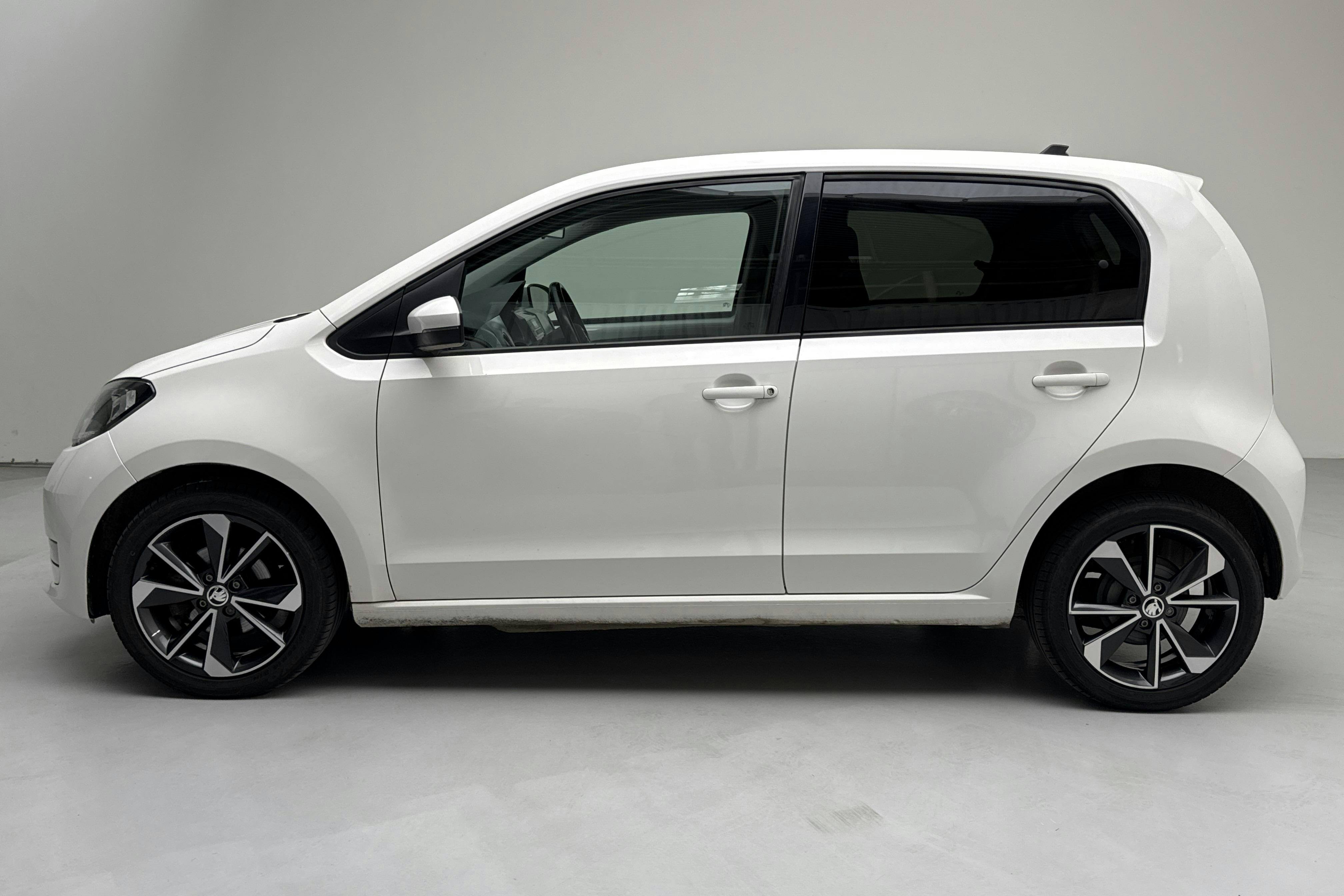 Skoda CITIGOe iV 36,8 kWh (83hk) - 3 667 mil - Automat - vit - 2021