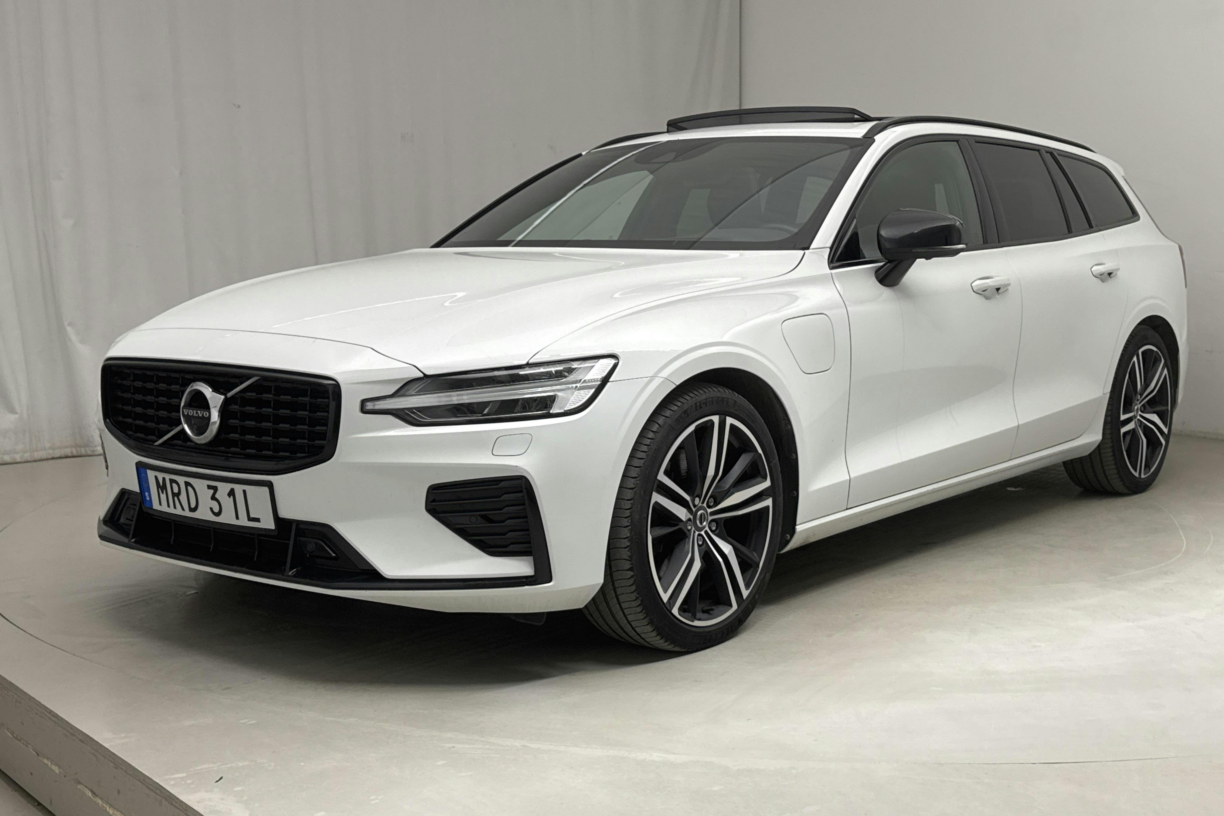 Volvo V60 T6 AWD Twin Engine (340hk) - 85 760 km - Automaatne - valge - 2021