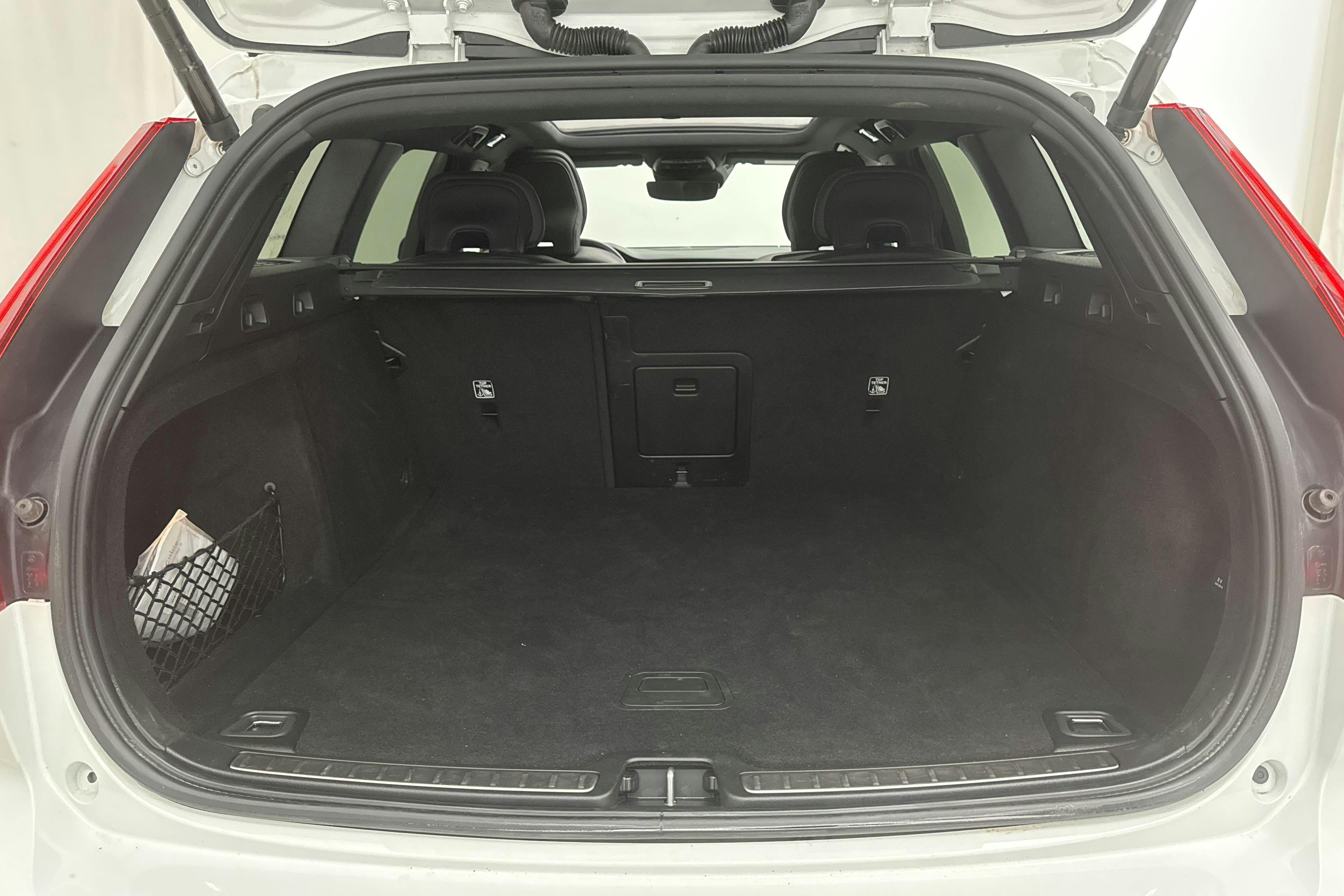 Volvo V60 T6 AWD Twin Engine (340hk) - 85 760 km - Automaatne - valge - 2021