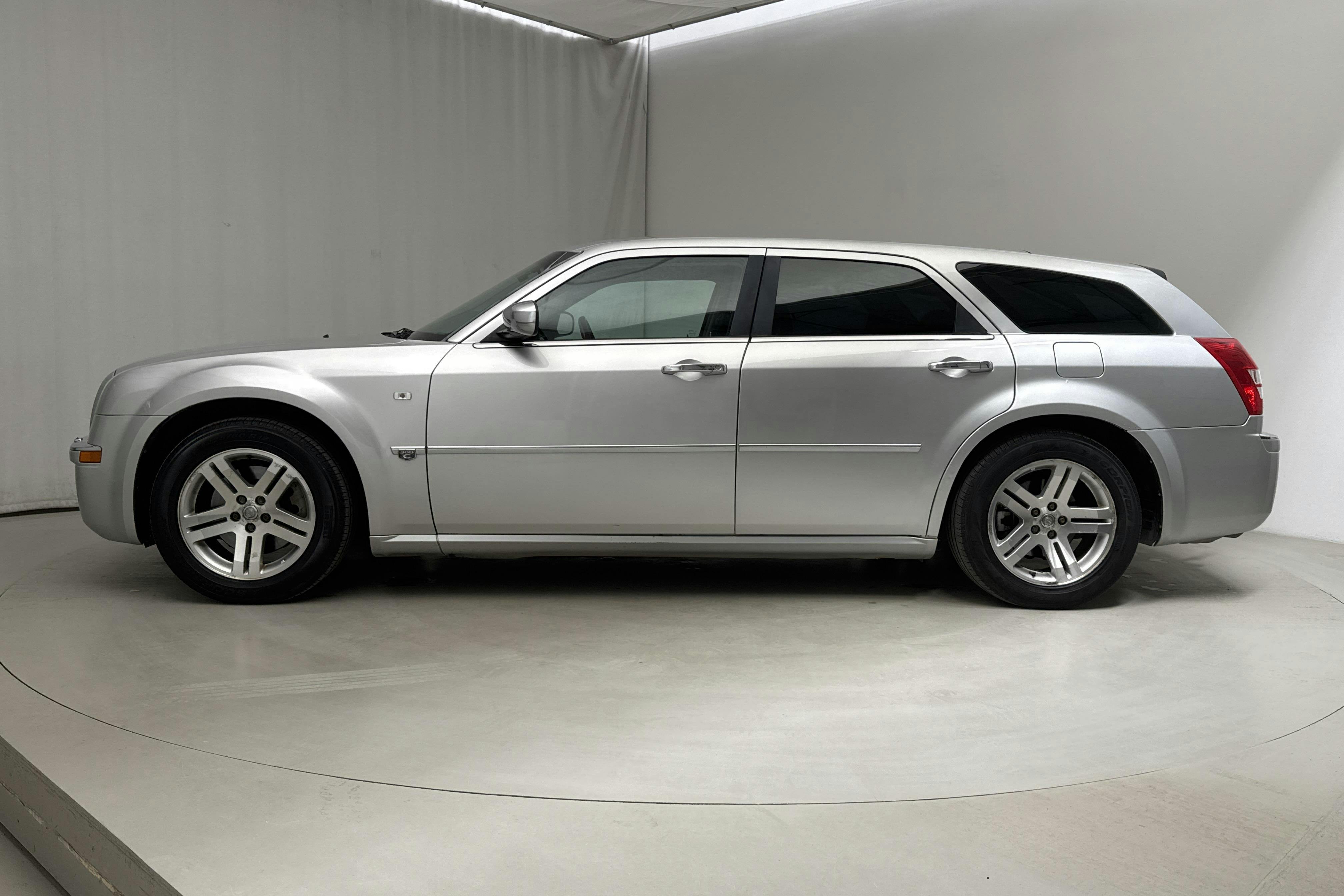 Chrysler 300C 5.7 Touring (340hk) - 22 206 mil - Automat - silver - 2007