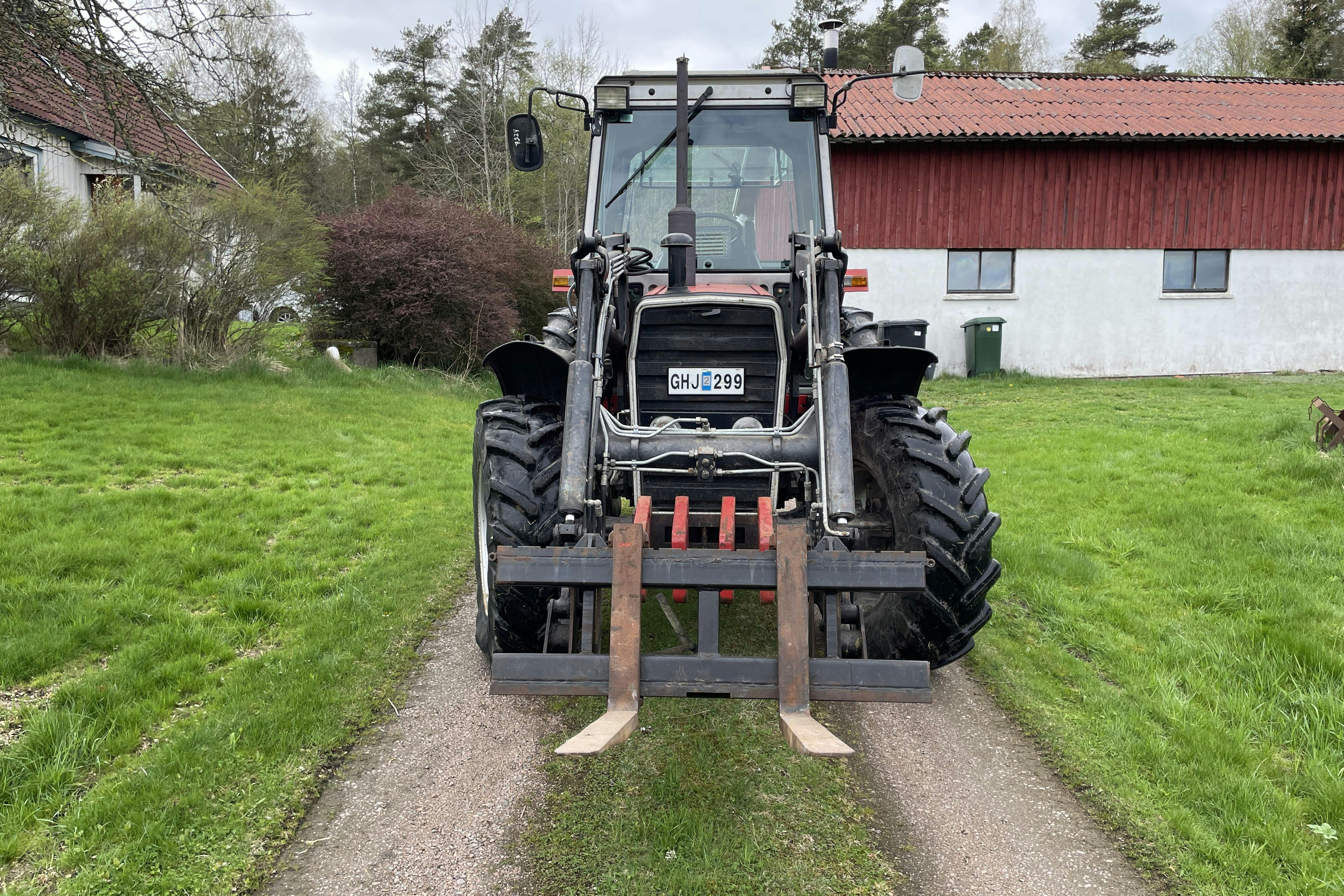 MASSEY FERGUSON 690 4WD -  - Käsitsi - punane - 1985