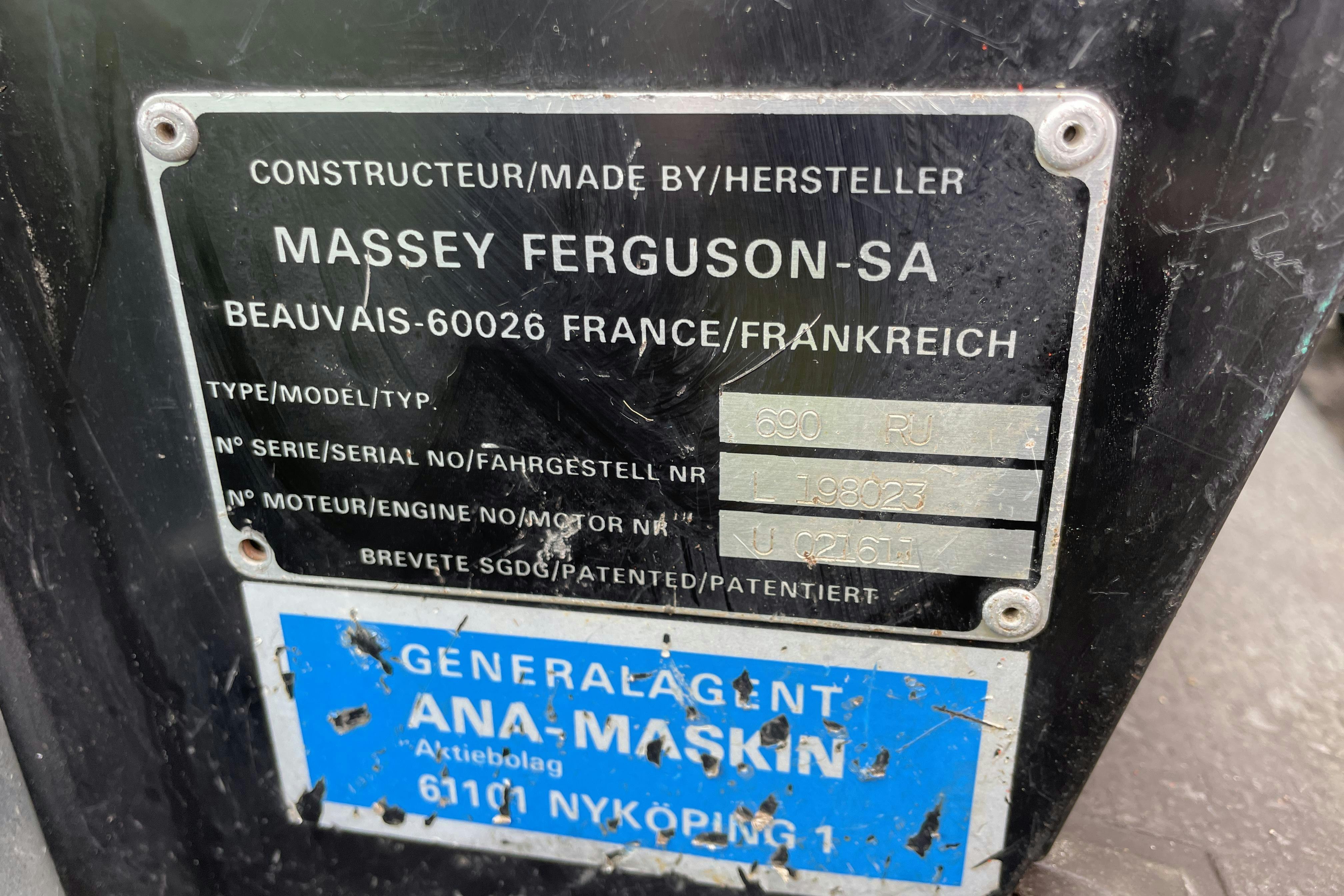 MASSEY FERGUSON 690 4WD -  - Käsitsi - punane - 1985