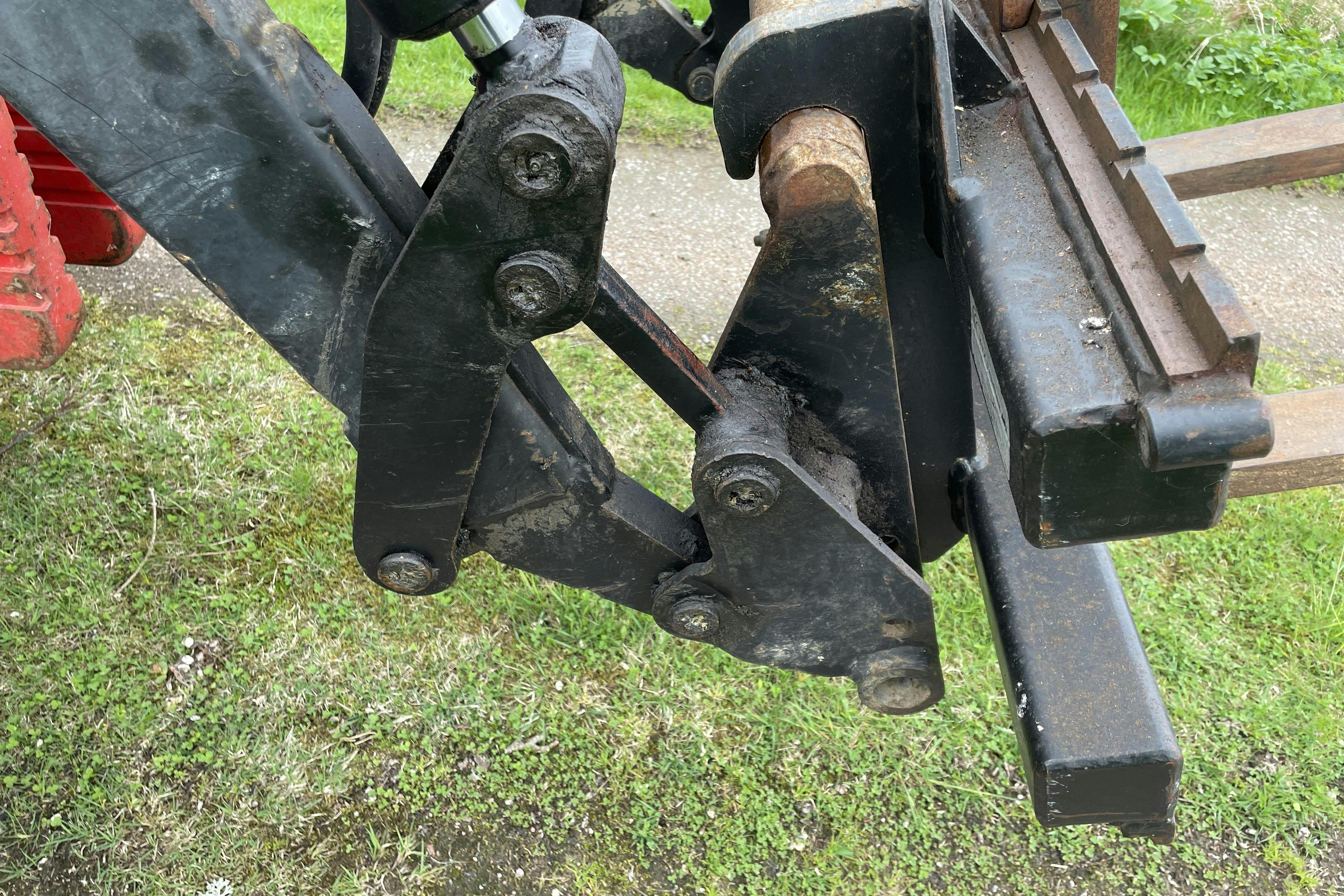 MASSEY FERGUSON 690 4WD -  - Käsitsi - punane - 1985