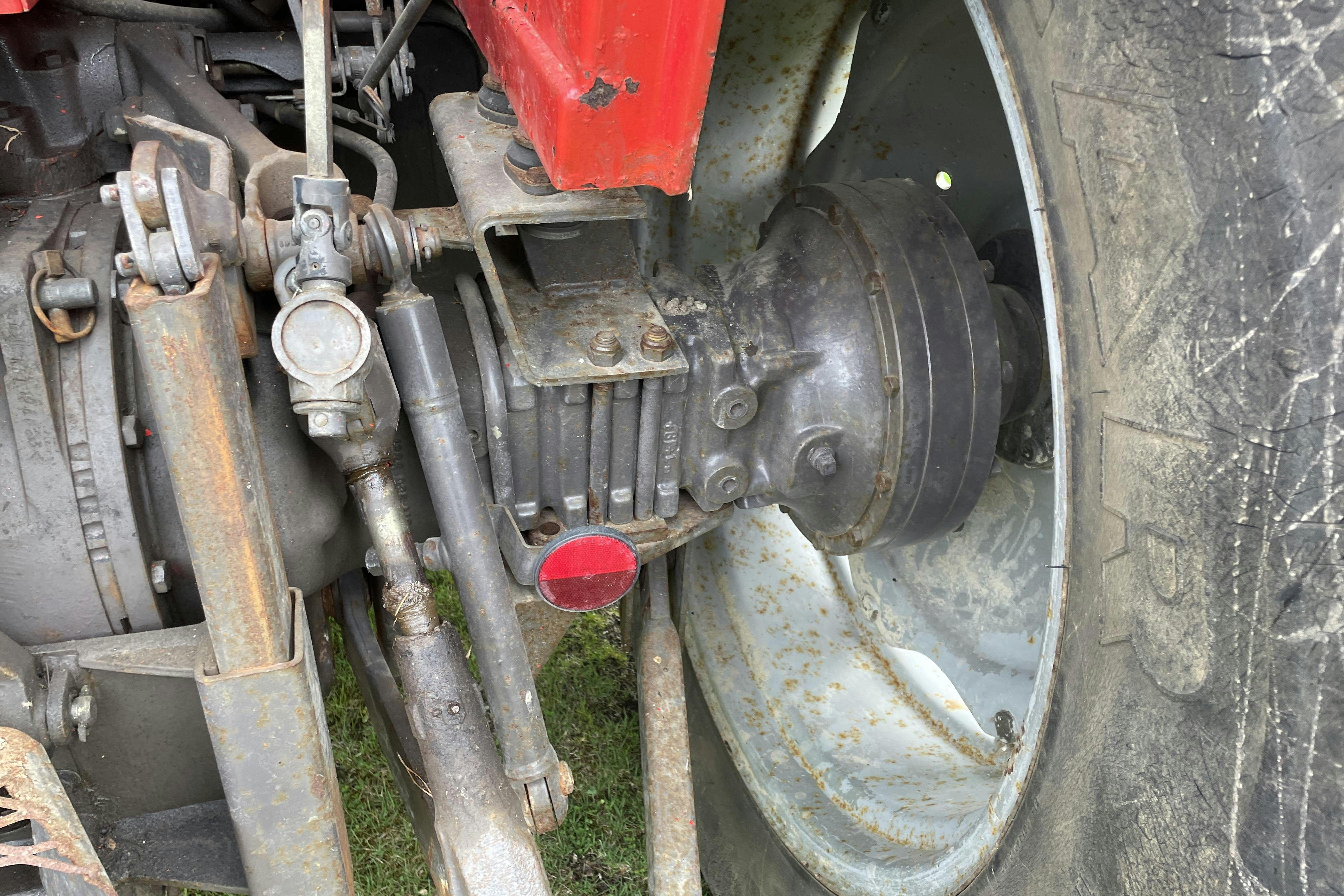 MASSEY FERGUSON 690 4WD -  - Käsitsi - punane - 1985