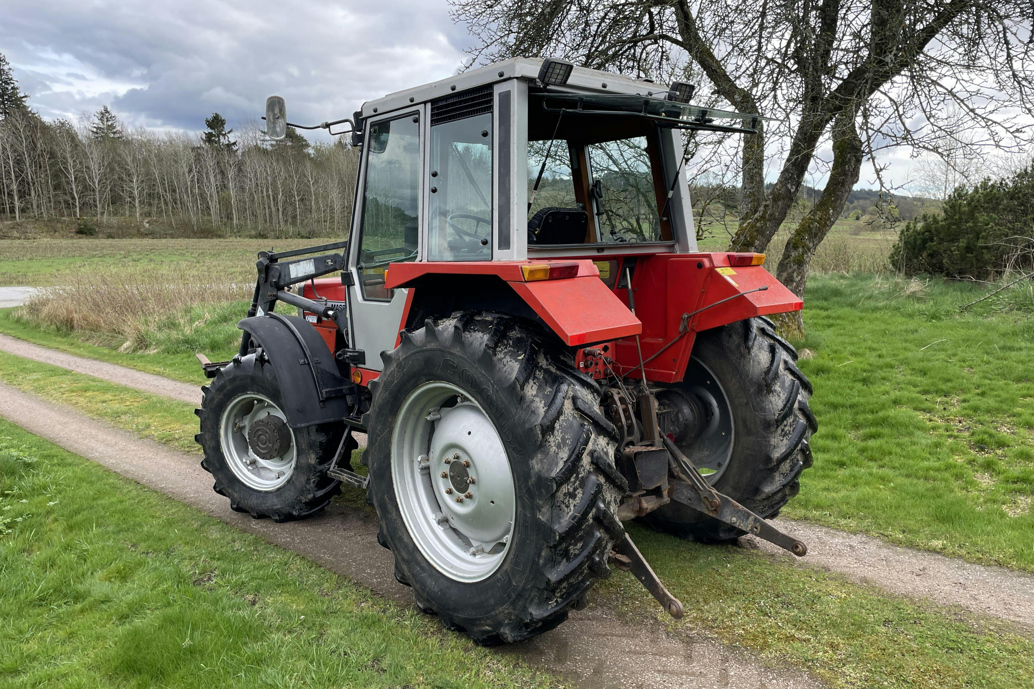 MASSEY FERGUSON 690 4WD -  - Käsitsi - punane - 1985