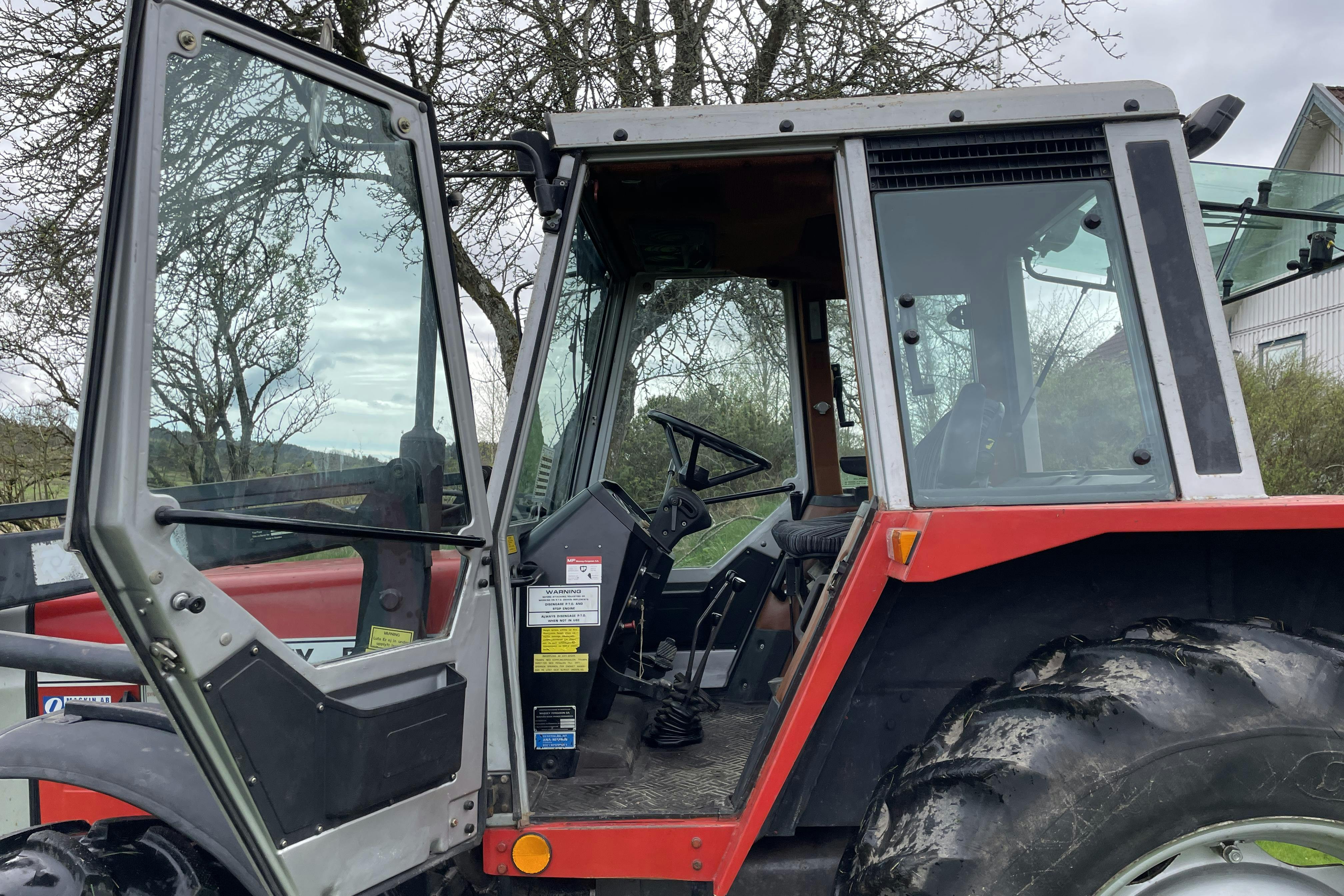 MASSEY FERGUSON 690 4WD -  - Käsitsi - punane - 1985
