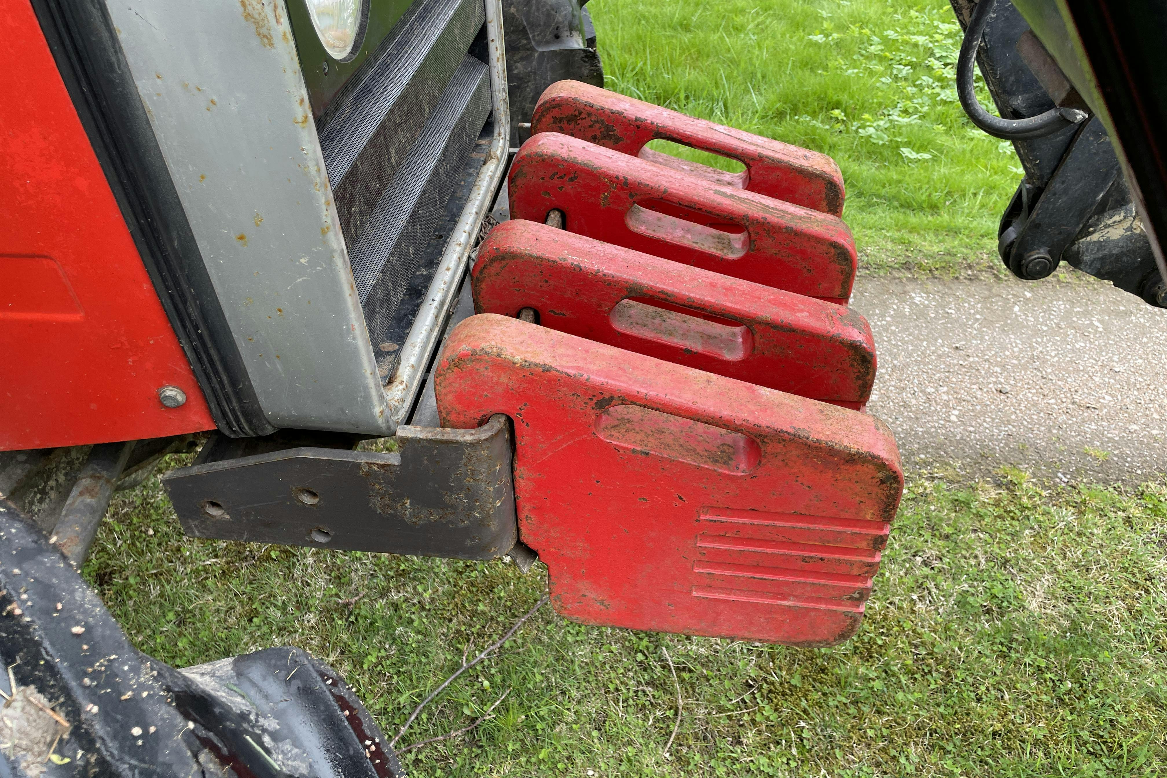 MASSEY FERGUSON 690 4WD -  - Käsitsi - punane - 1985