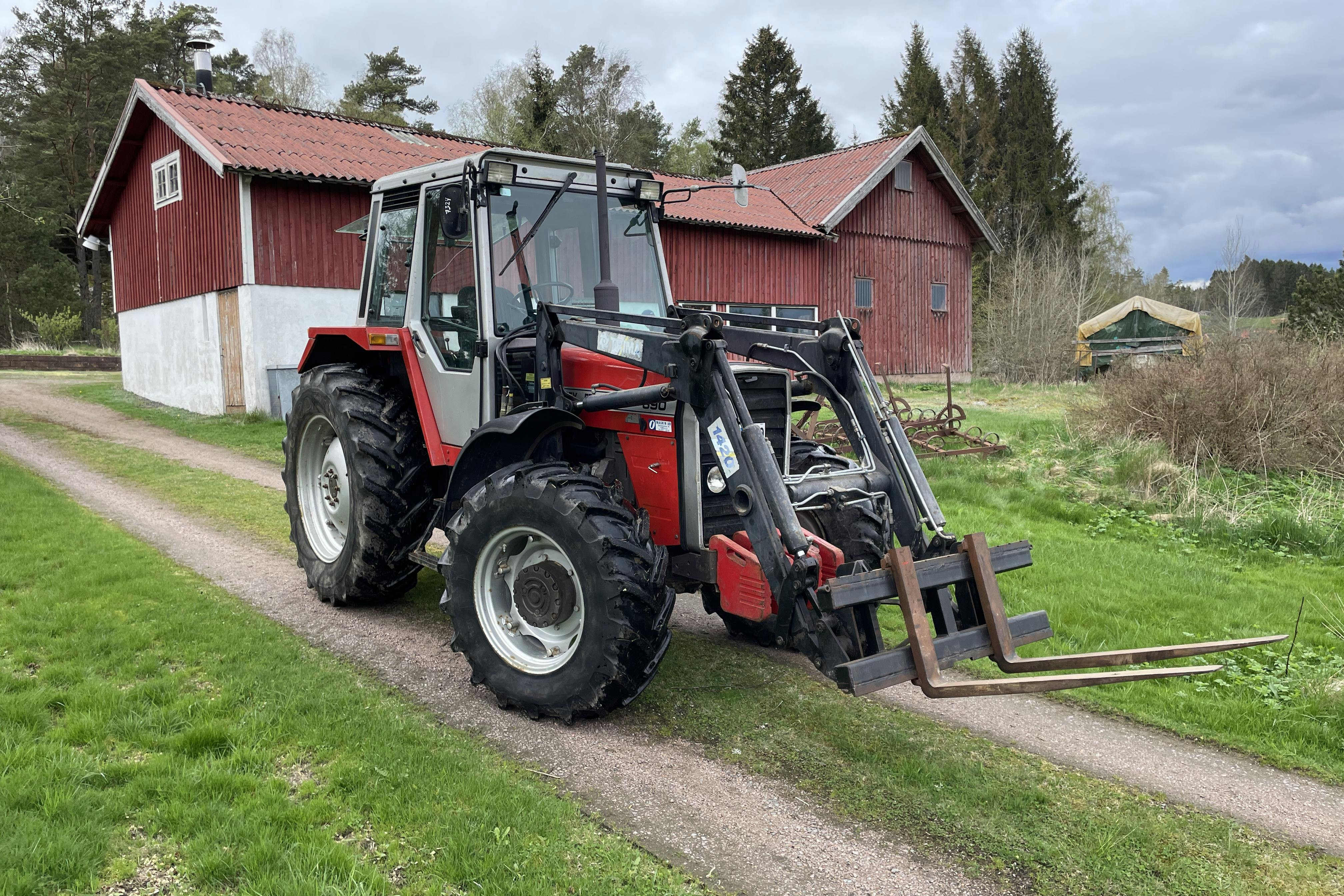 MASSEY FERGUSON 690 4WD -  - Käsitsi - punane - 1985