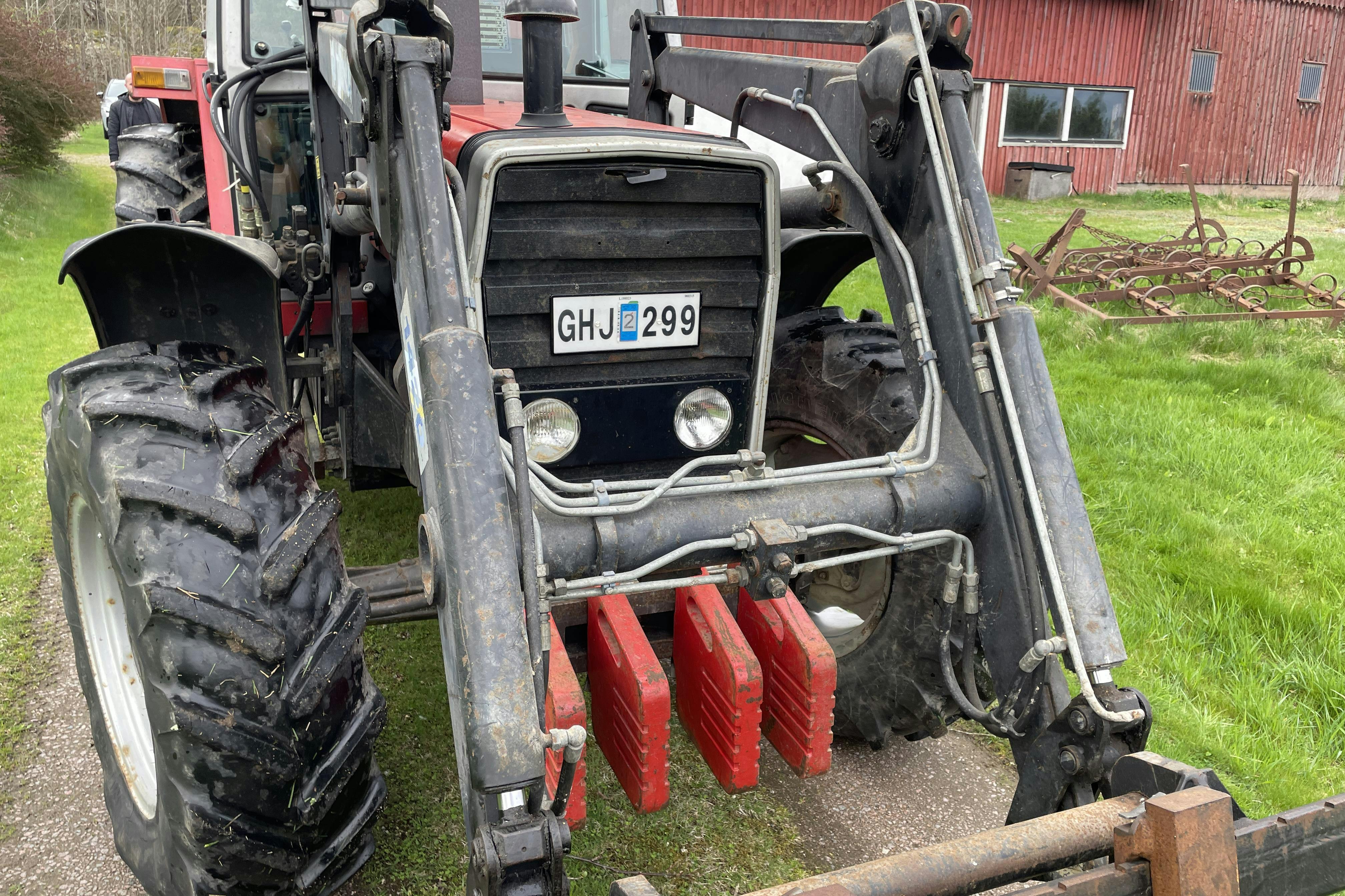 MASSEY FERGUSON 690 4WD -  - Käsitsi - punane - 1985