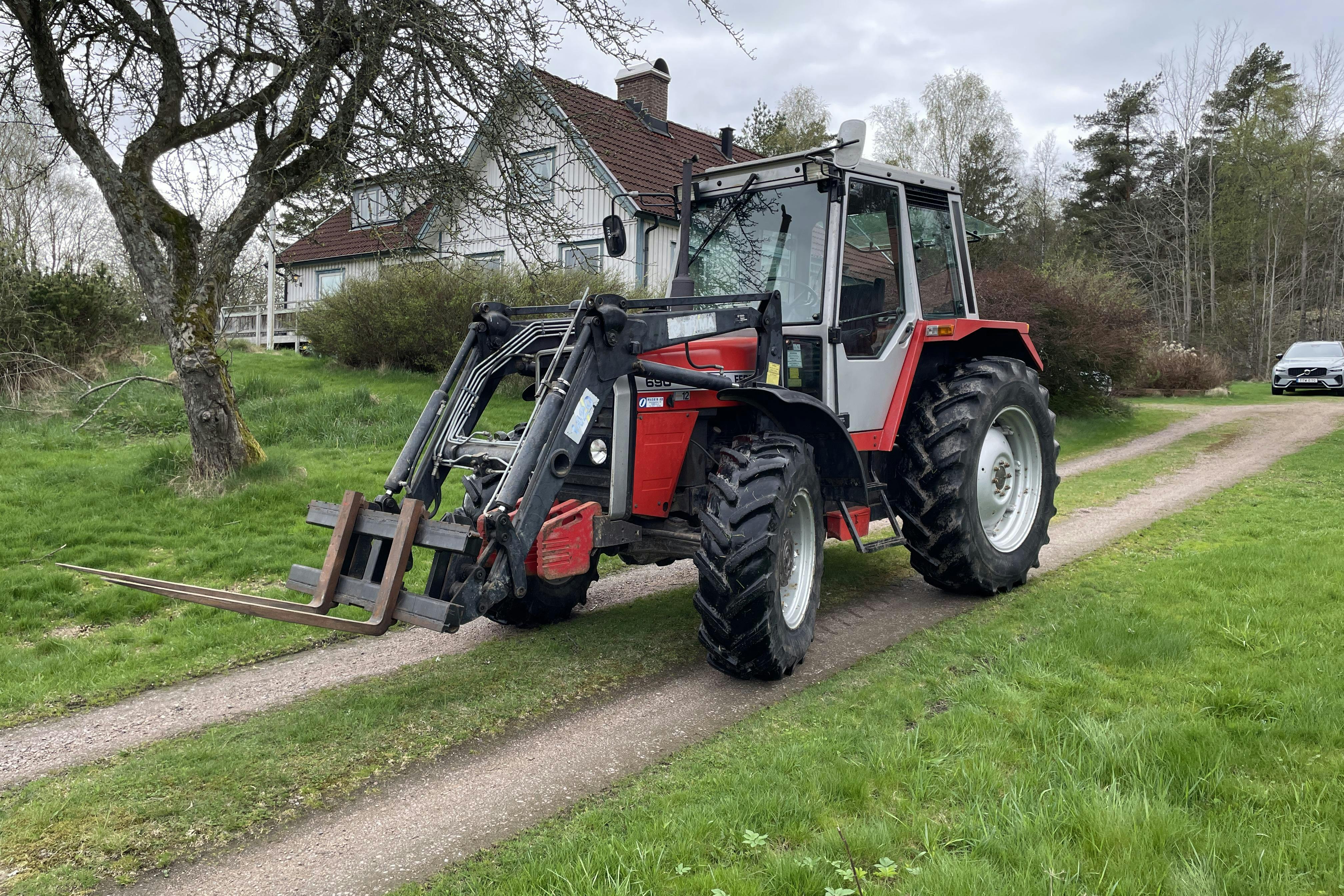 MASSEY FERGUSON 690 4WD -  - Käsitsi - punane - 1985