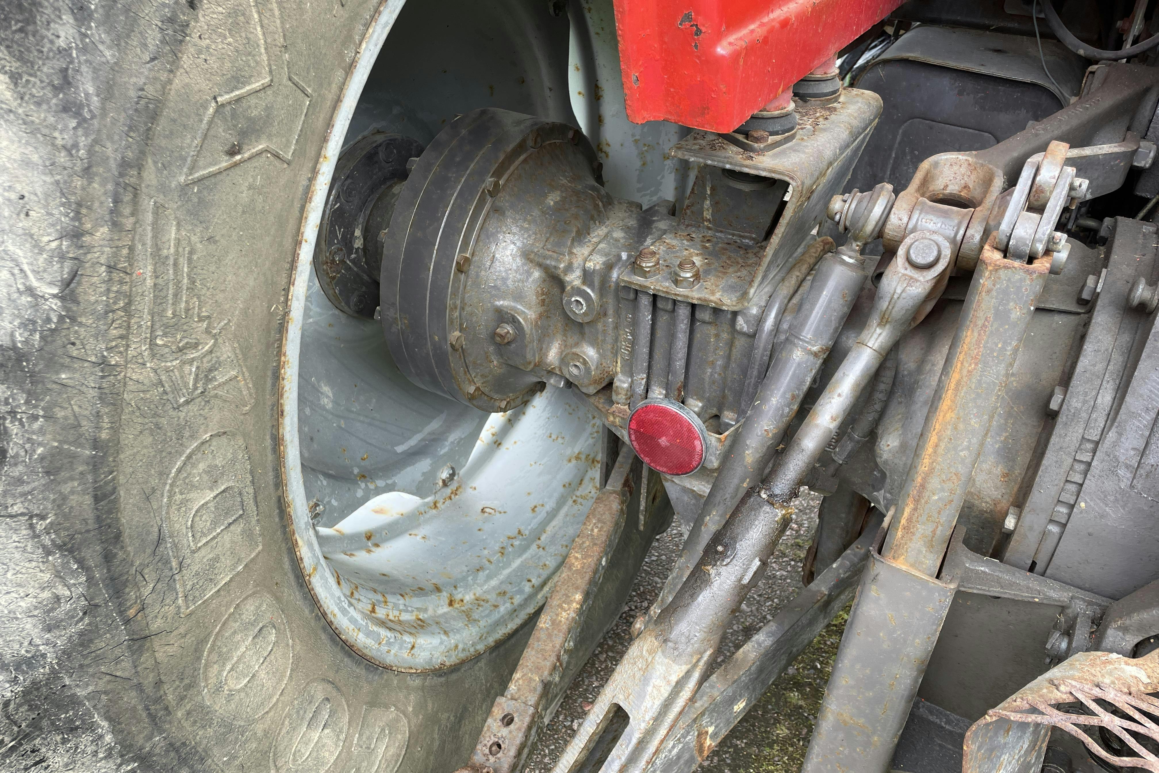 MASSEY FERGUSON 690 4WD -  - Käsitsi - punane - 1985