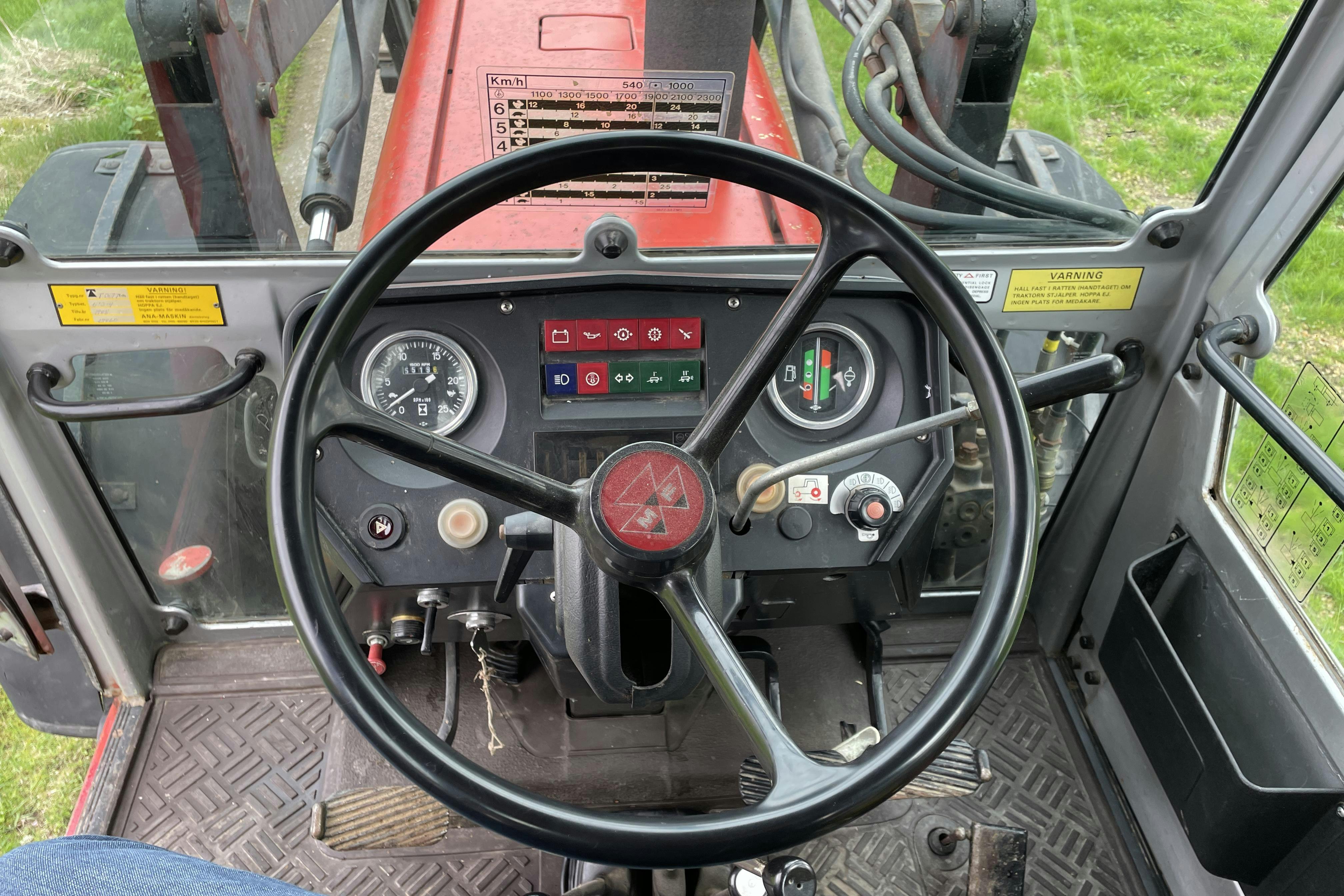 MASSEY FERGUSON 690 4WD -  - Käsitsi - punane - 1985